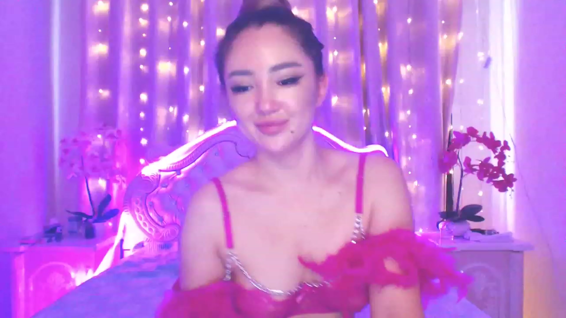 Gallery image thumbnail from MiraKyong's myfreecams stream on, 06/19/2023, 01:27 image 12 of 20