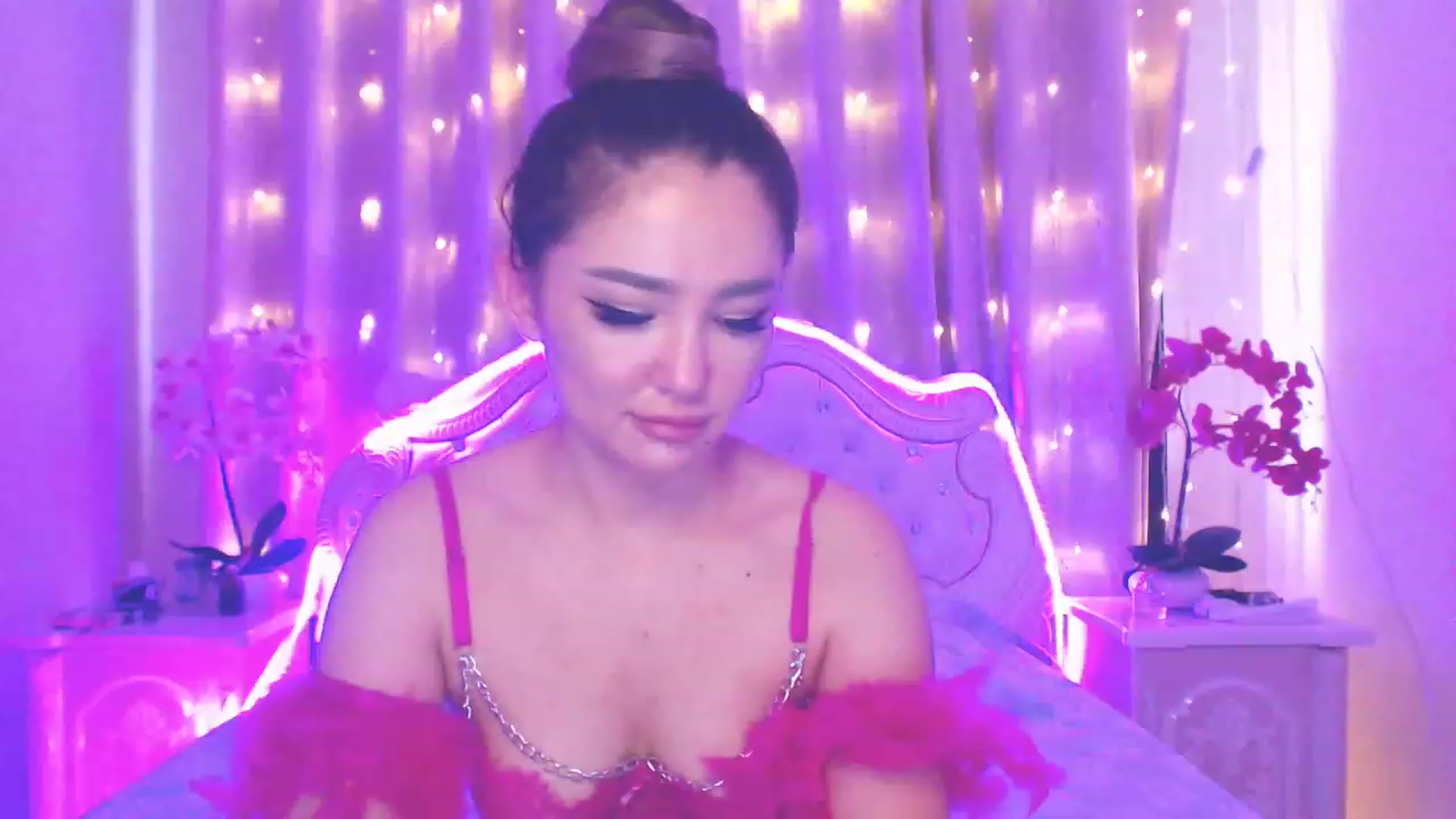 Gallery image thumbnail from MiraKyong's myfreecams stream on, 06/19/2023, 01:27 image 7 of 20