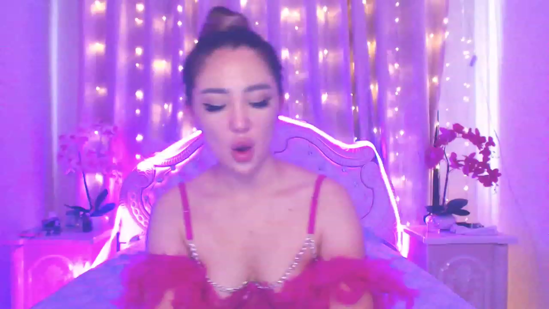 Gallery image thumbnail from MiraKyong's myfreecams stream on, 06/19/2023, 01:27 image 16 of 20