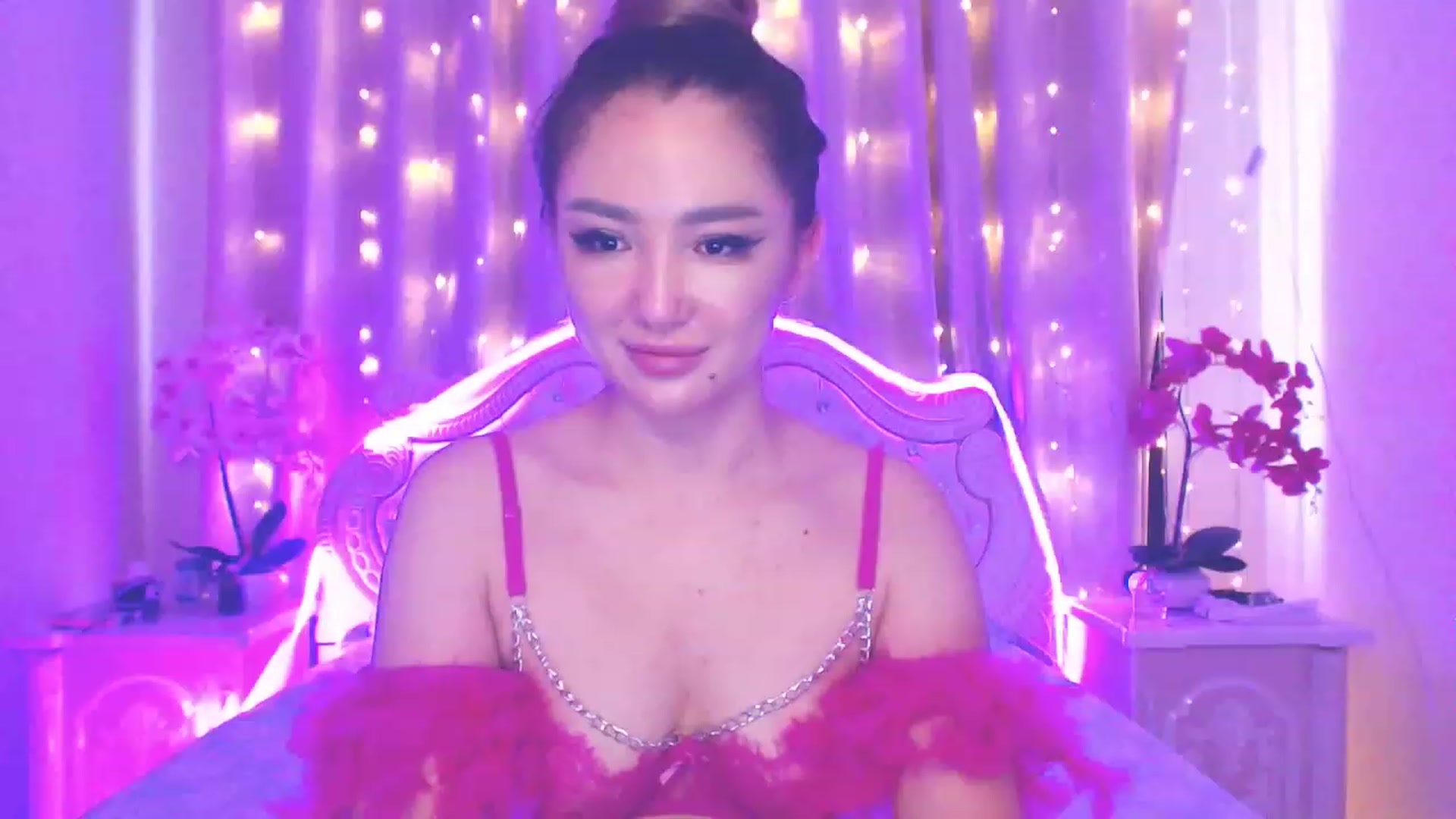 Gallery image thumbnail from MiraKyong's myfreecams stream on, 06/19/2023, 01:27 image 2 of 20