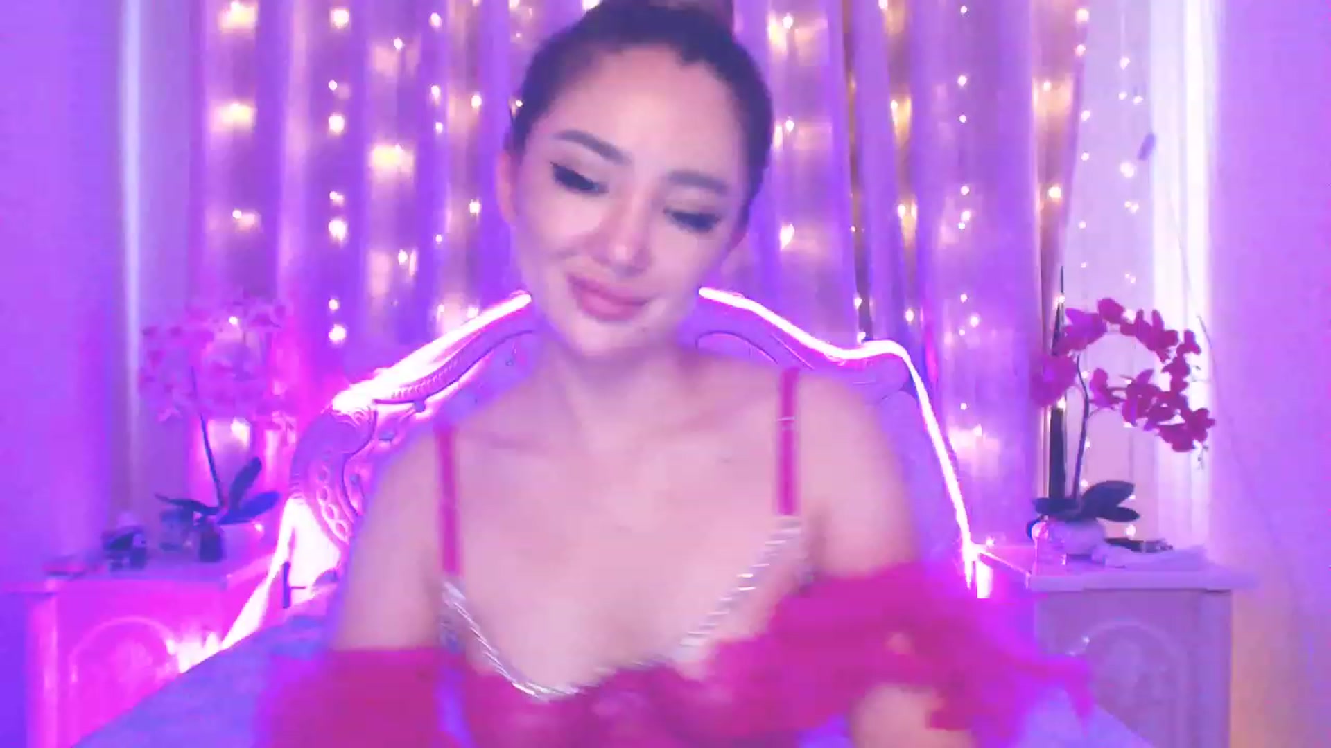 Gallery image thumbnail from MiraKyong's myfreecams stream on, 06/19/2023, 01:27 image 20 of 20