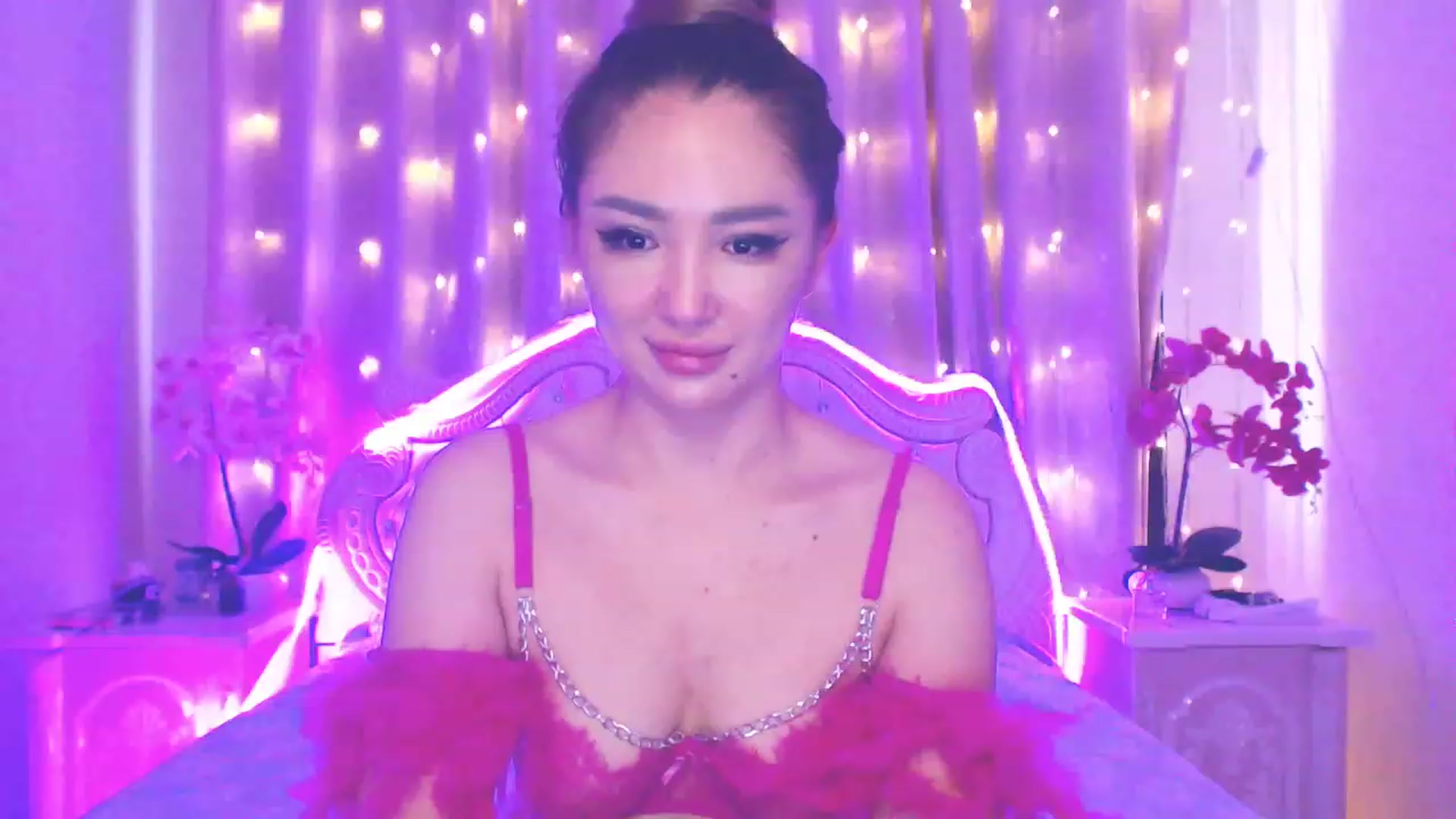 Gallery image thumbnail from MiraKyong's myfreecams stream on, 06/19/2023, 01:27 image 1 of 20