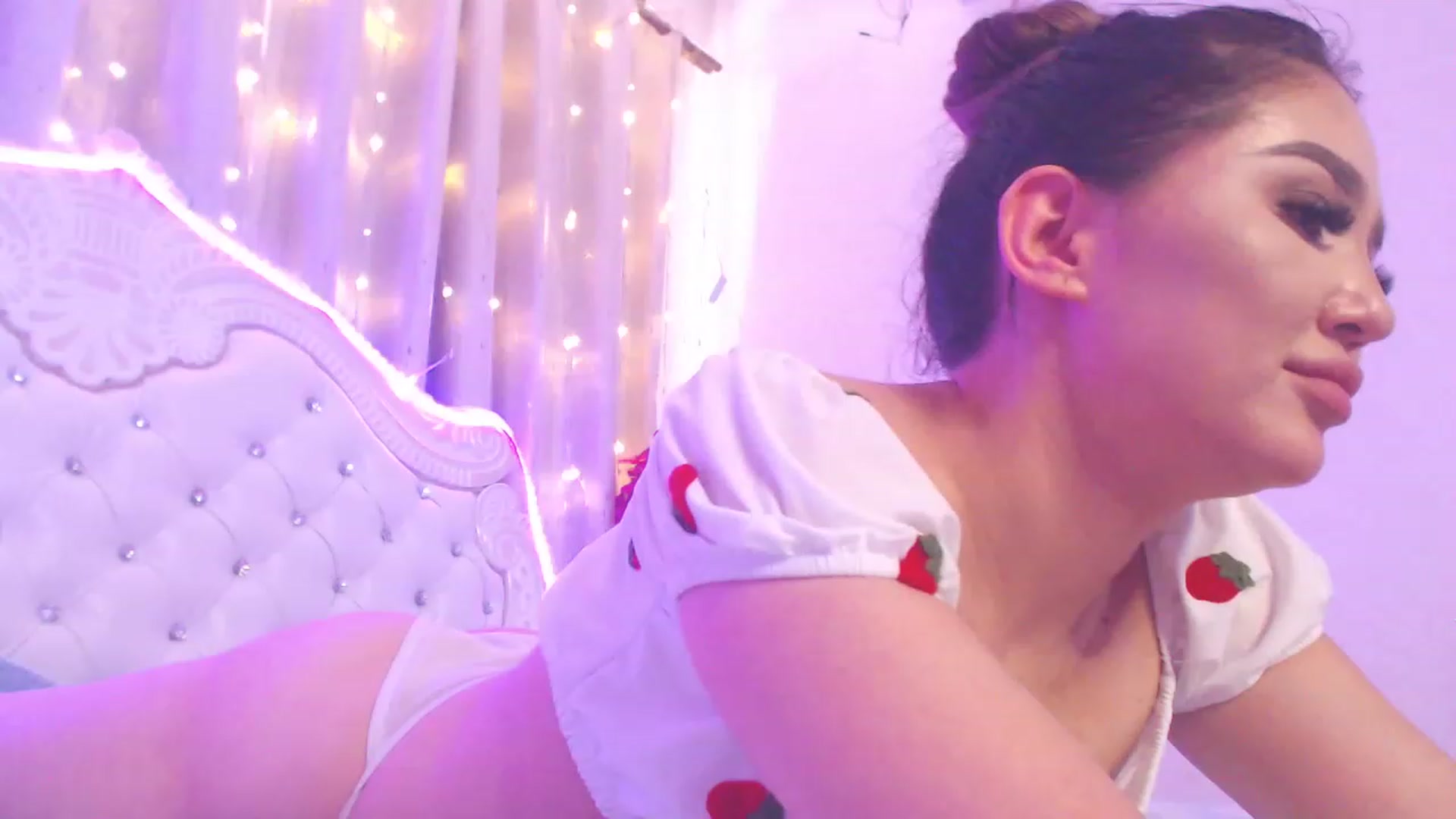Gallery image thumbnail from MiraKyong's myfreecams stream on, 06/21/2023, 06:10 image 1 of 20