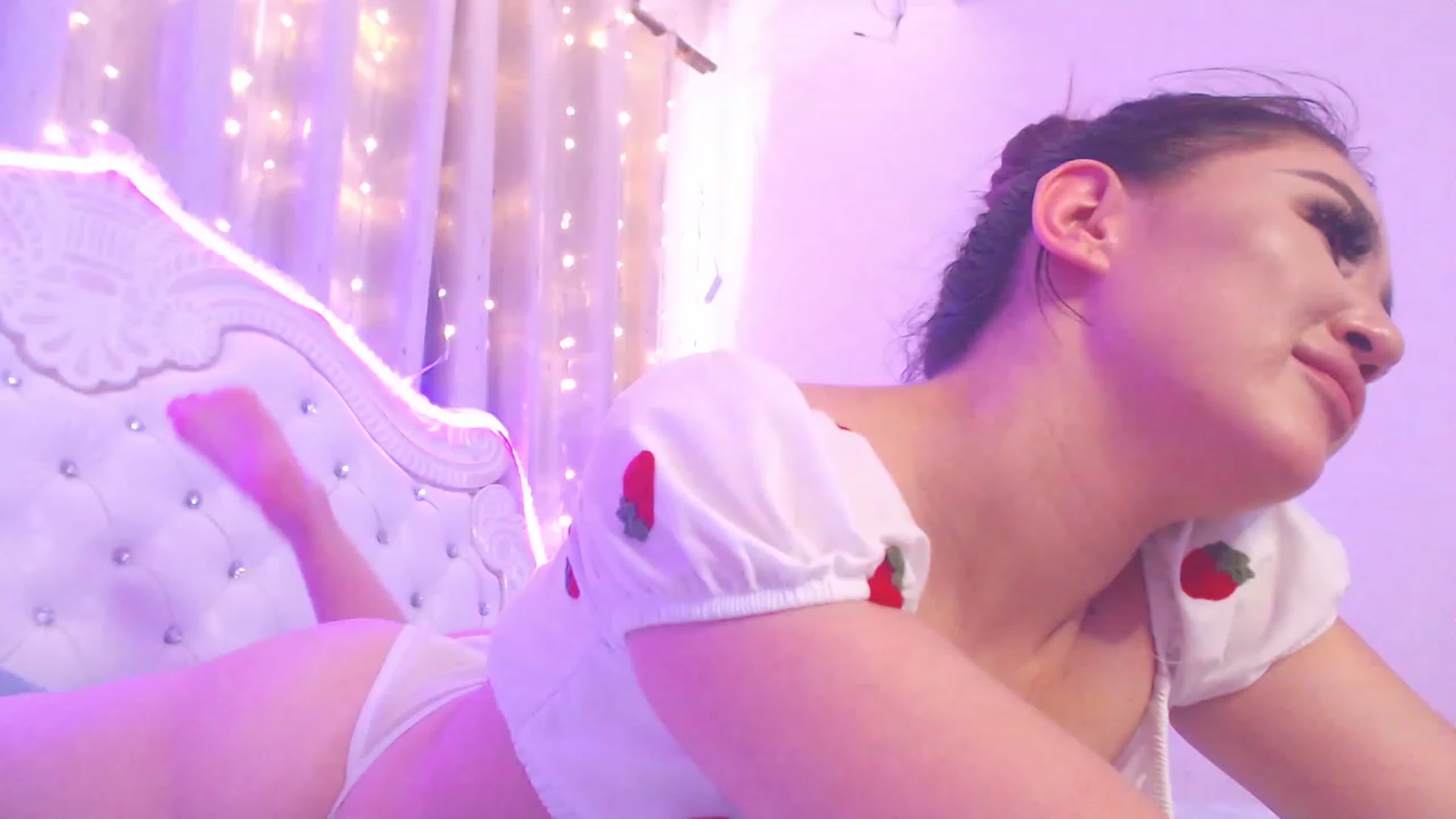 Gallery image thumbnail from MiraKyong's myfreecams stream on, 06/21/2023, 06:10 image 9 of 20