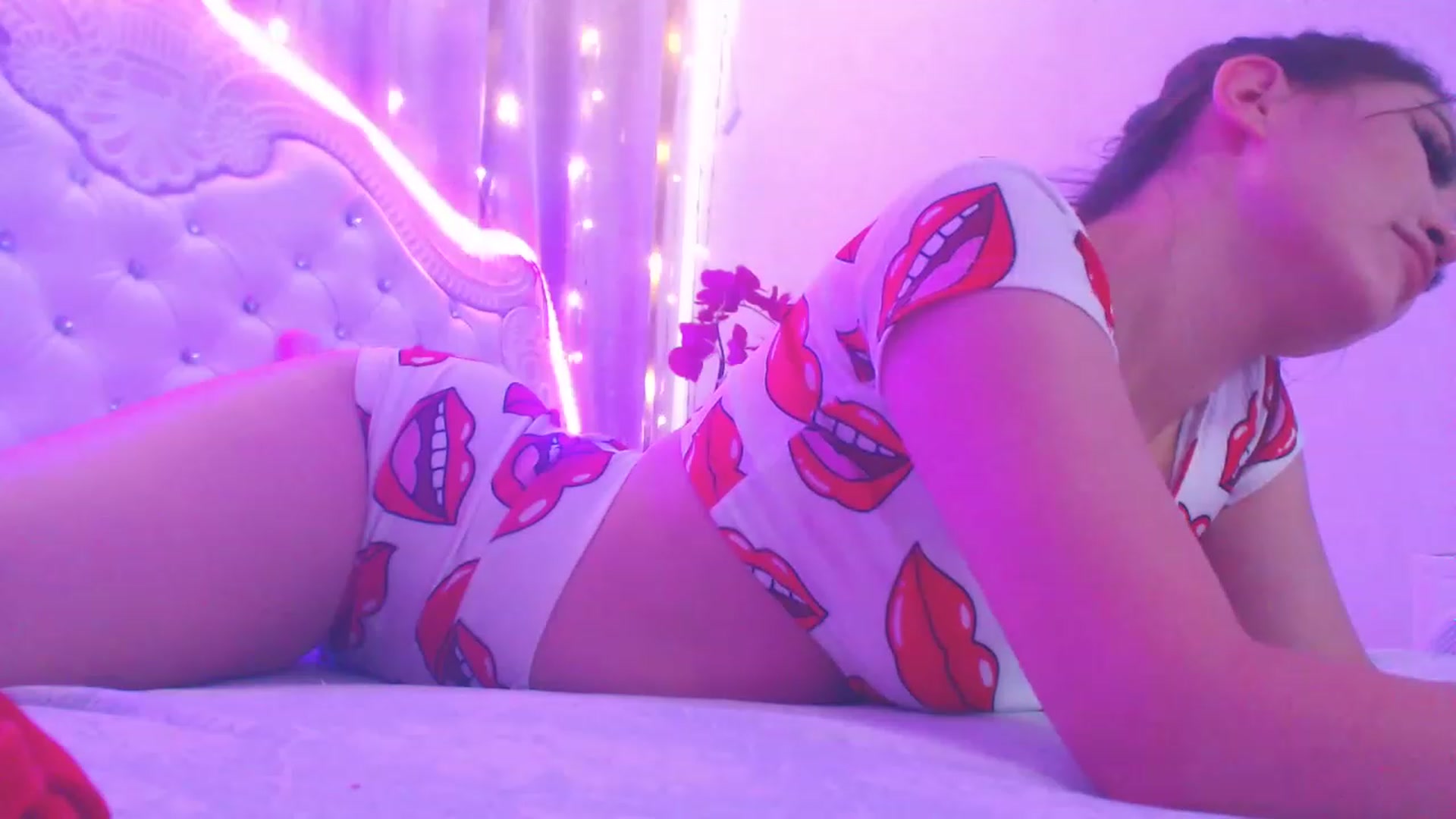 Gallery image thumbnail from MiraKyong's myfreecams stream on, 06/28/2023, 07:09 image 18 of 20