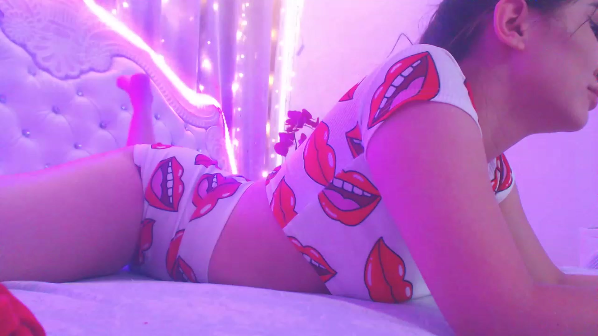 Gallery image thumbnail from MiraKyong's myfreecams stream on, 06/28/2023, 07:09 image 17 of 20