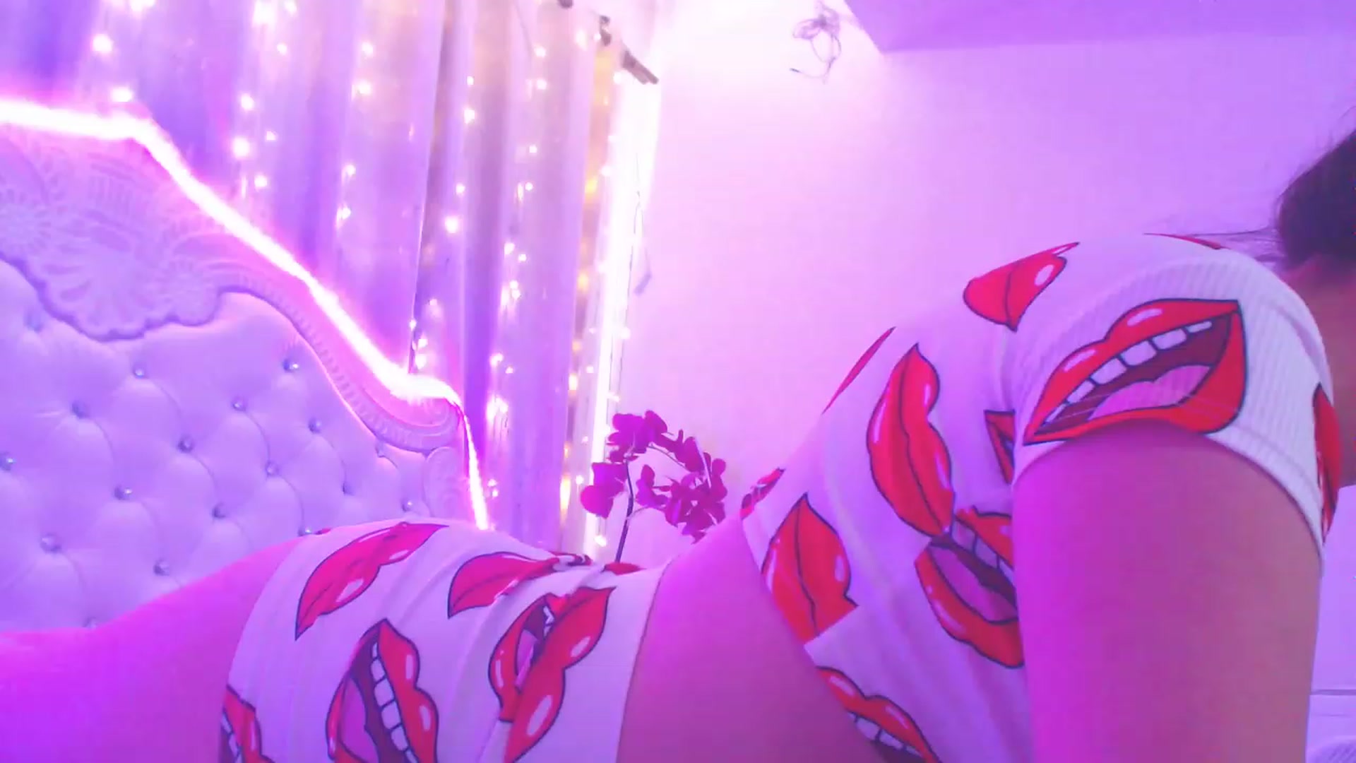 Gallery image thumbnail from MiraKyong's myfreecams stream on, 06/28/2023, 07:09 image 15 of 20