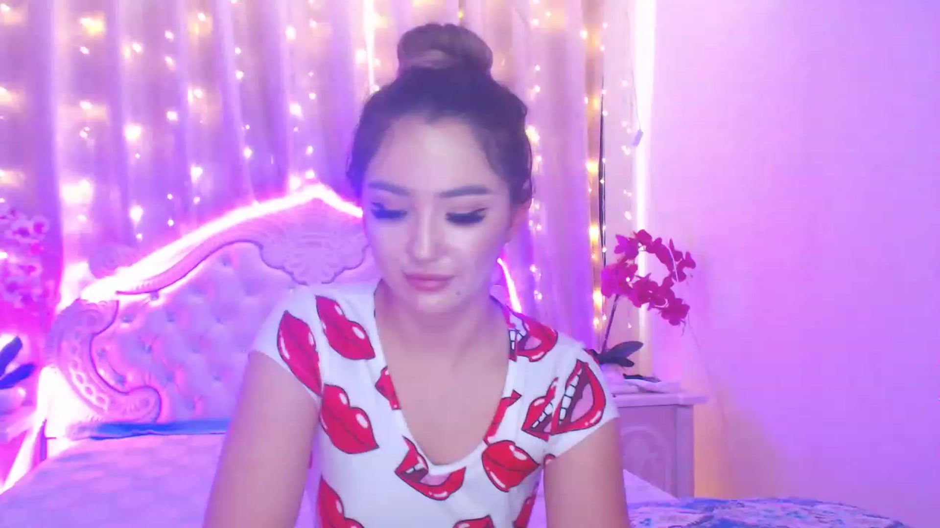 Gallery image thumbnail from MiraKyong's myfreecams stream on, 06/28/2023, 07:09 image 4 of 20
