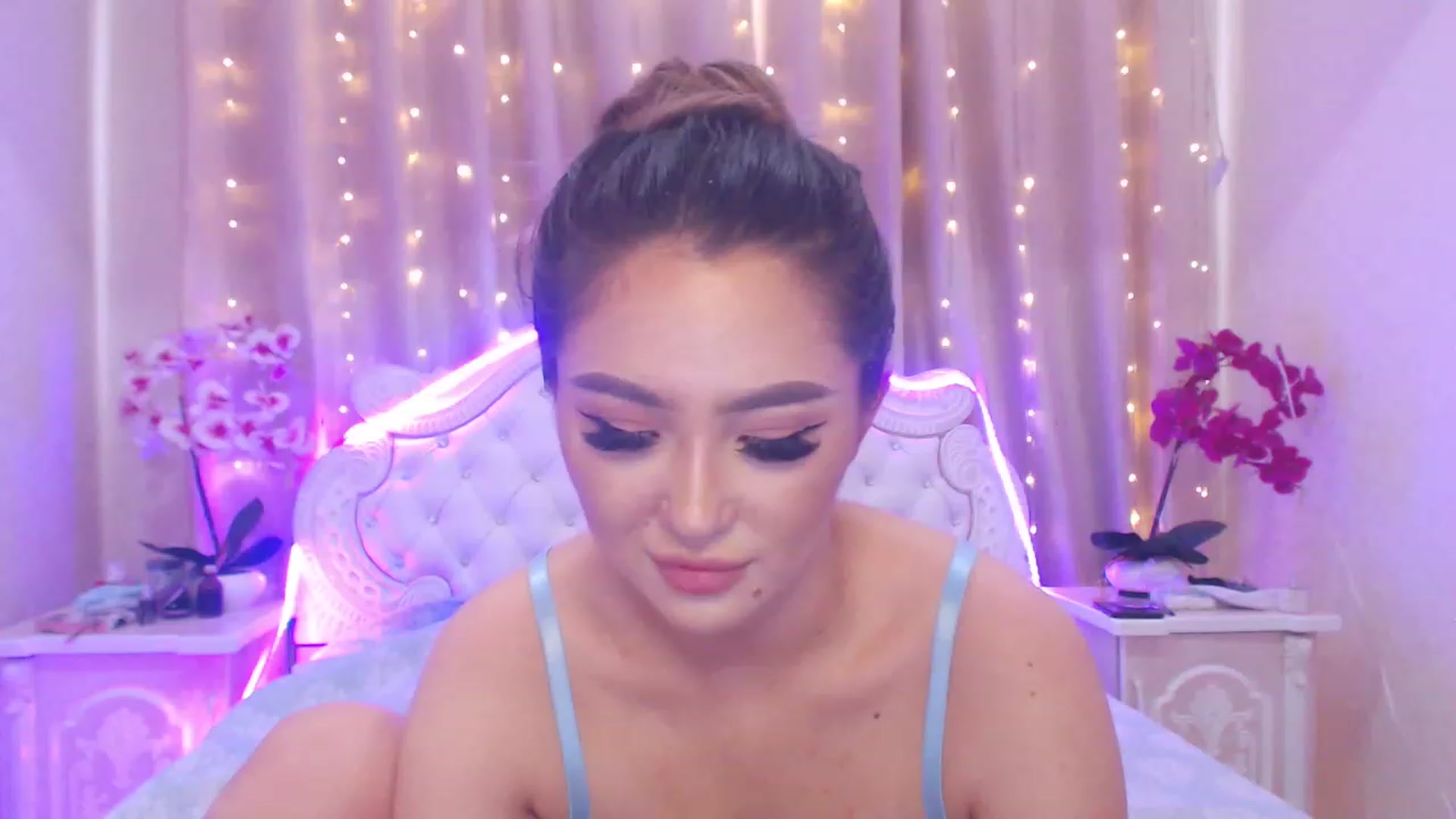 Gallery image thumbnail from MiraKyong's myfreecams stream on, 06/29/2023, 07:03 image 3 of 20