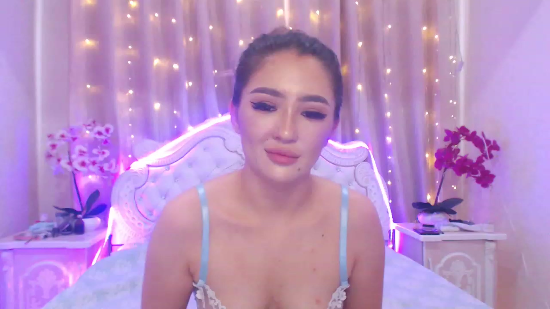 Gallery image thumbnail from MiraKyong's myfreecams stream on, 06/29/2023, 07:03 image 4 of 20