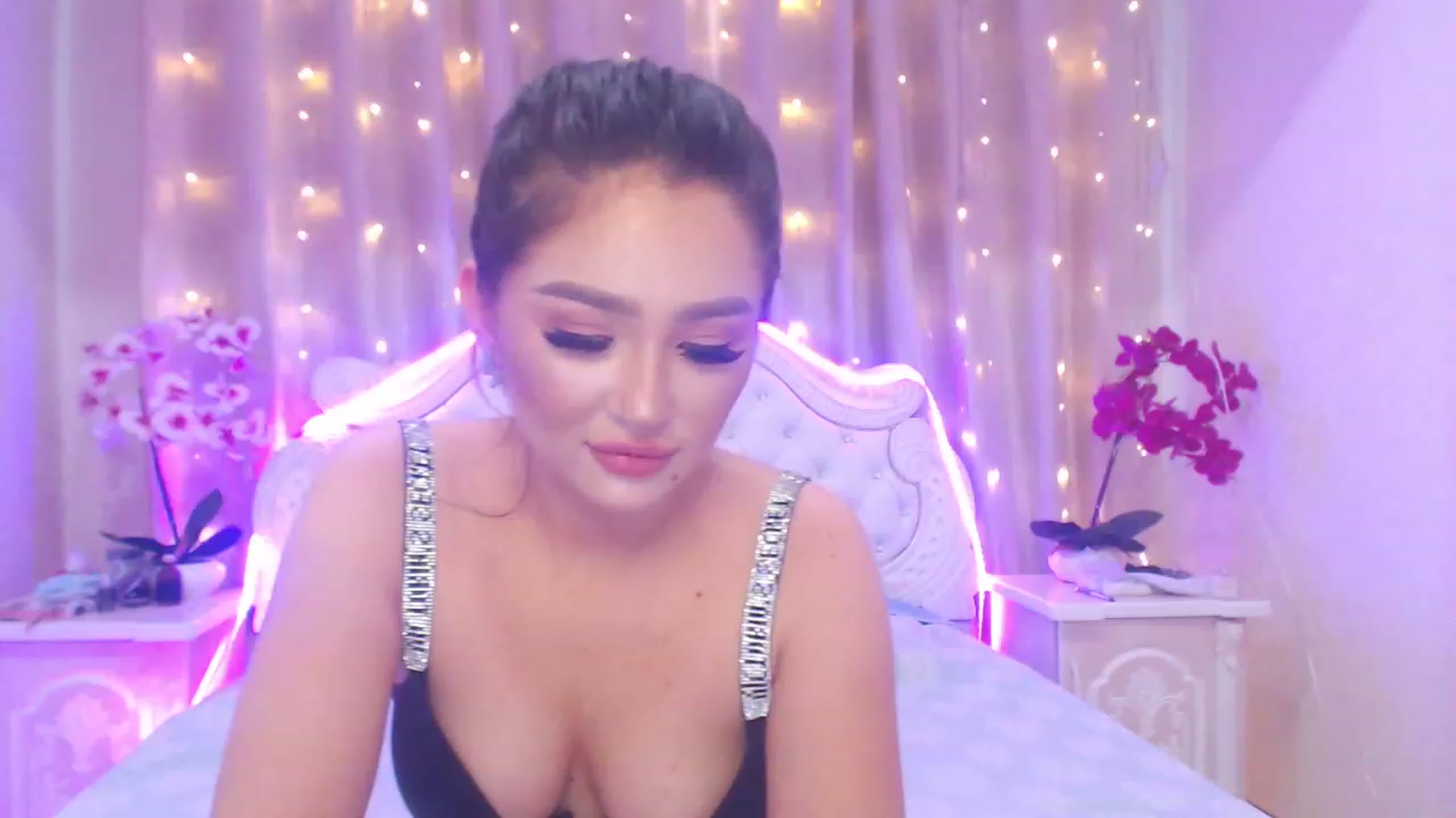 Gallery image thumbnail from MiraKyong's myfreecams stream on, 07/01/2023, 02:35 image 6 of 20