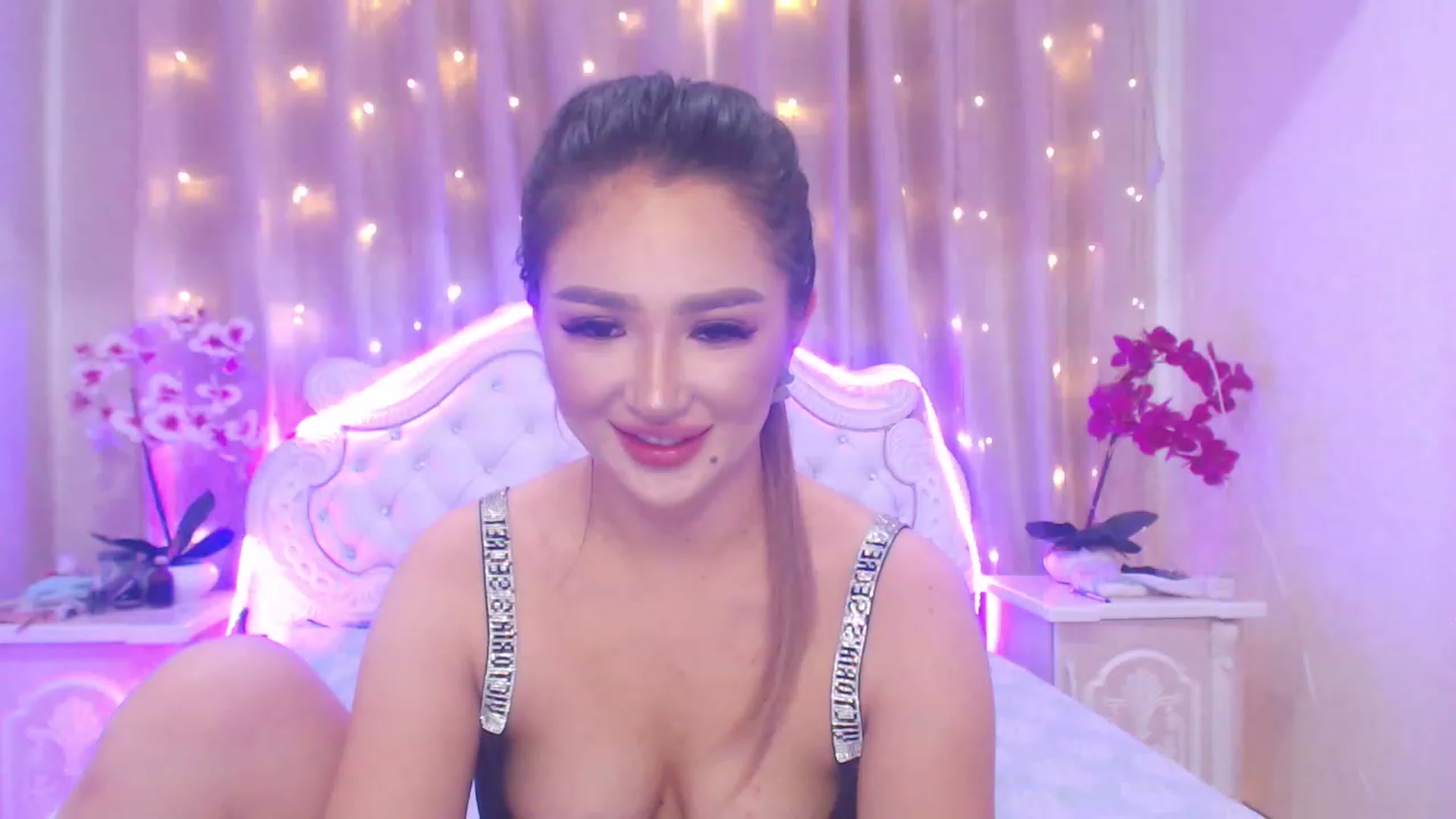 Gallery image thumbnail from MiraKyong's myfreecams stream on, 07/01/2023, 02:35 image 12 of 20