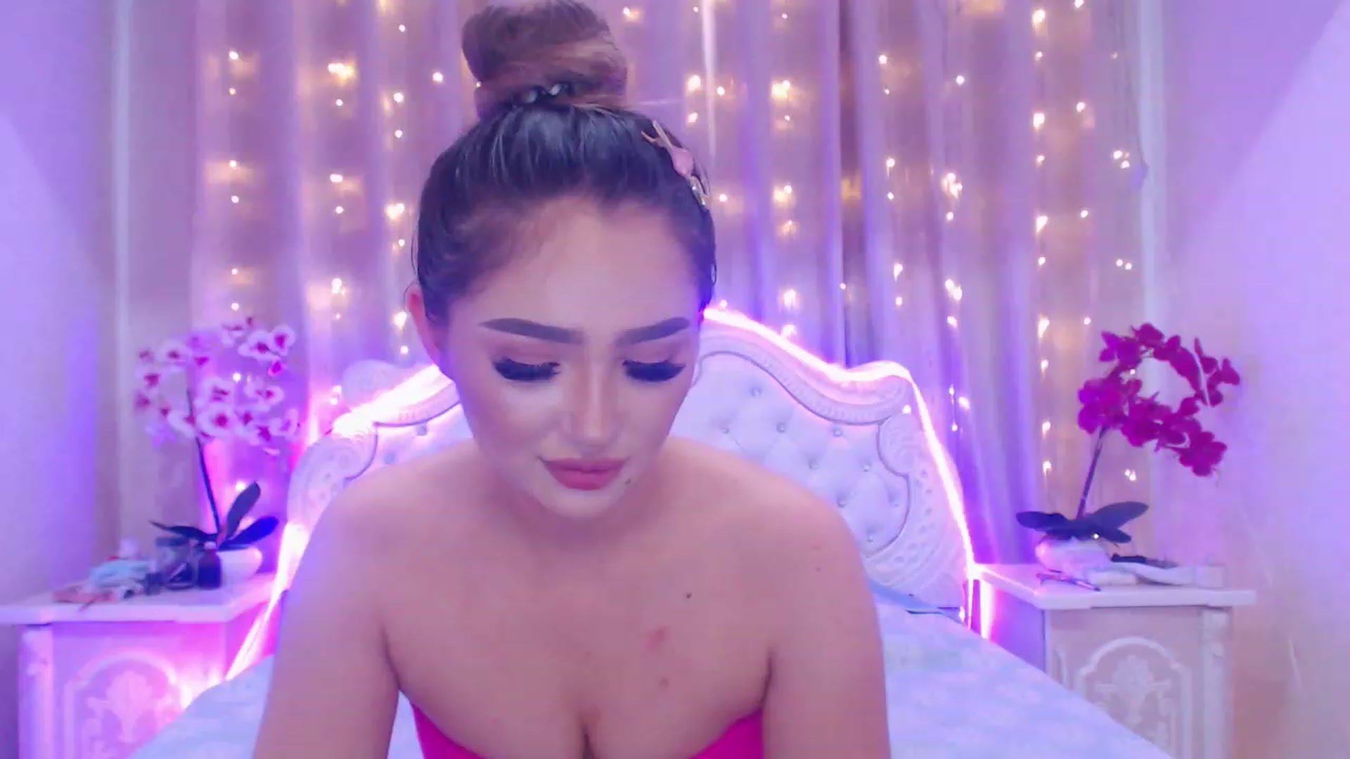 Gallery image thumbnail from MiraKyong's myfreecams stream on, 07/02/2023, 02:53 image 5 of 20