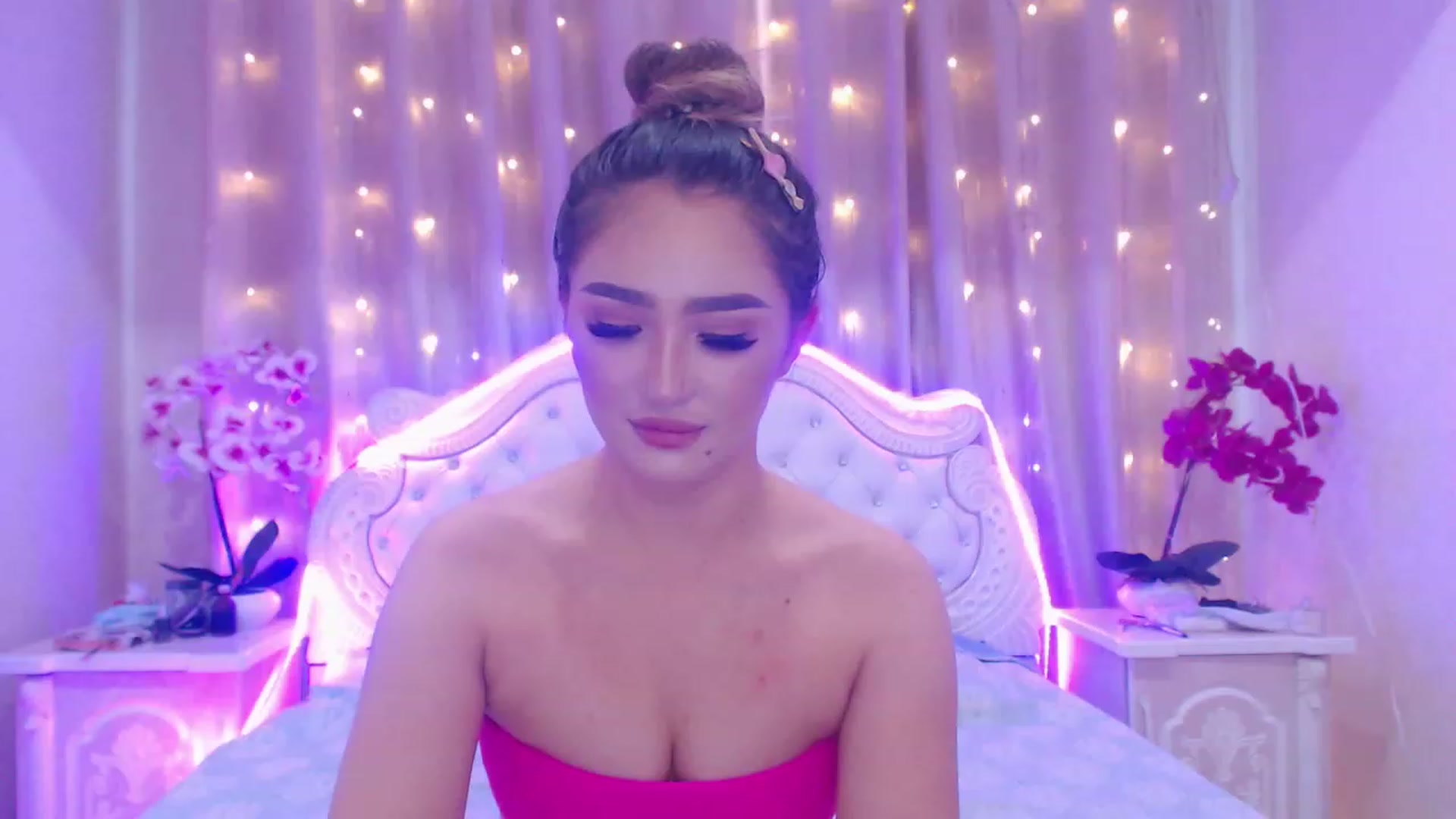 Gallery image thumbnail from MiraKyong's myfreecams stream on, 07/02/2023, 02:53 image 1 of 20