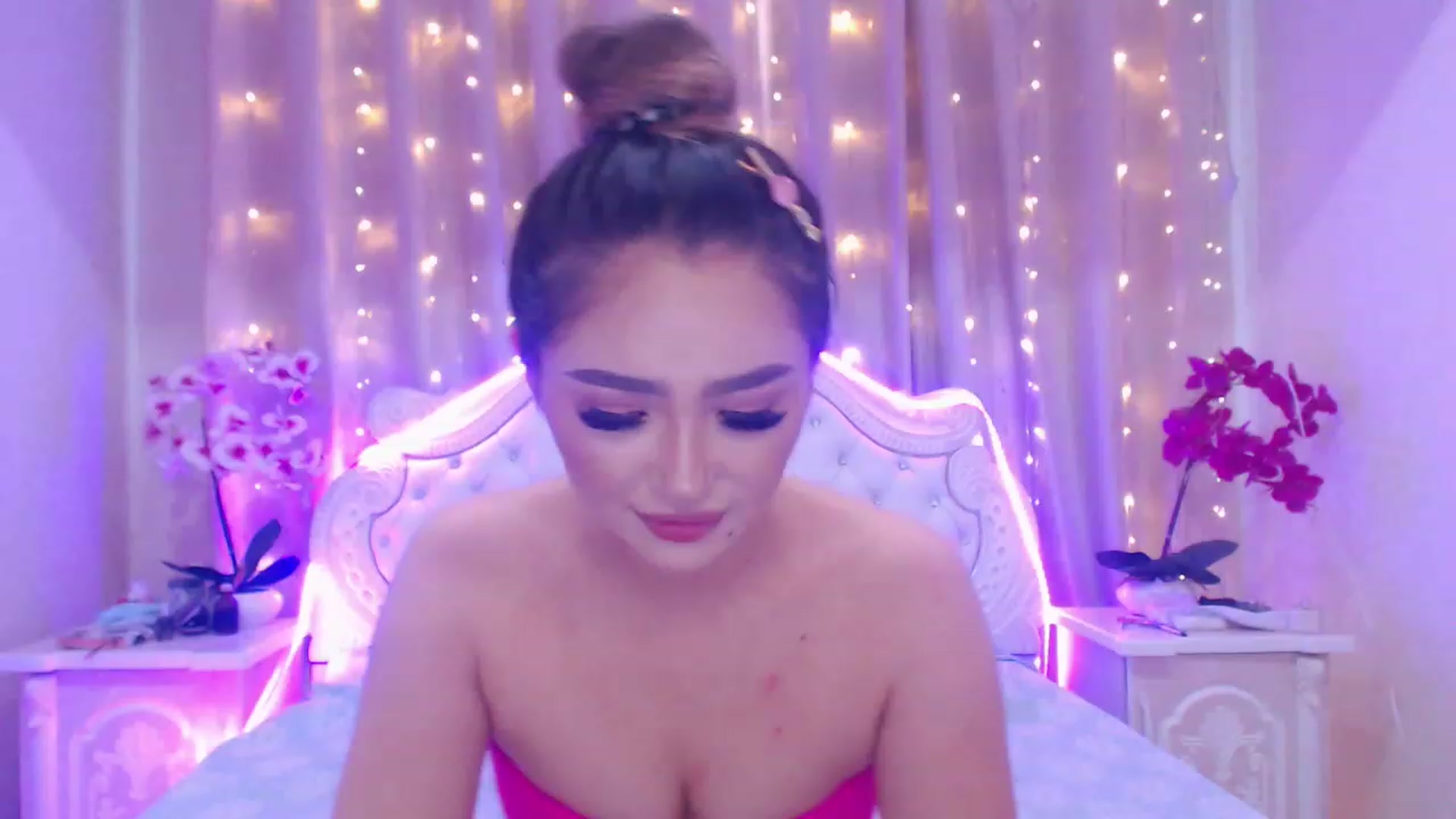 Gallery image thumbnail from MiraKyong's myfreecams stream on, 07/02/2023, 02:53 image 4 of 20