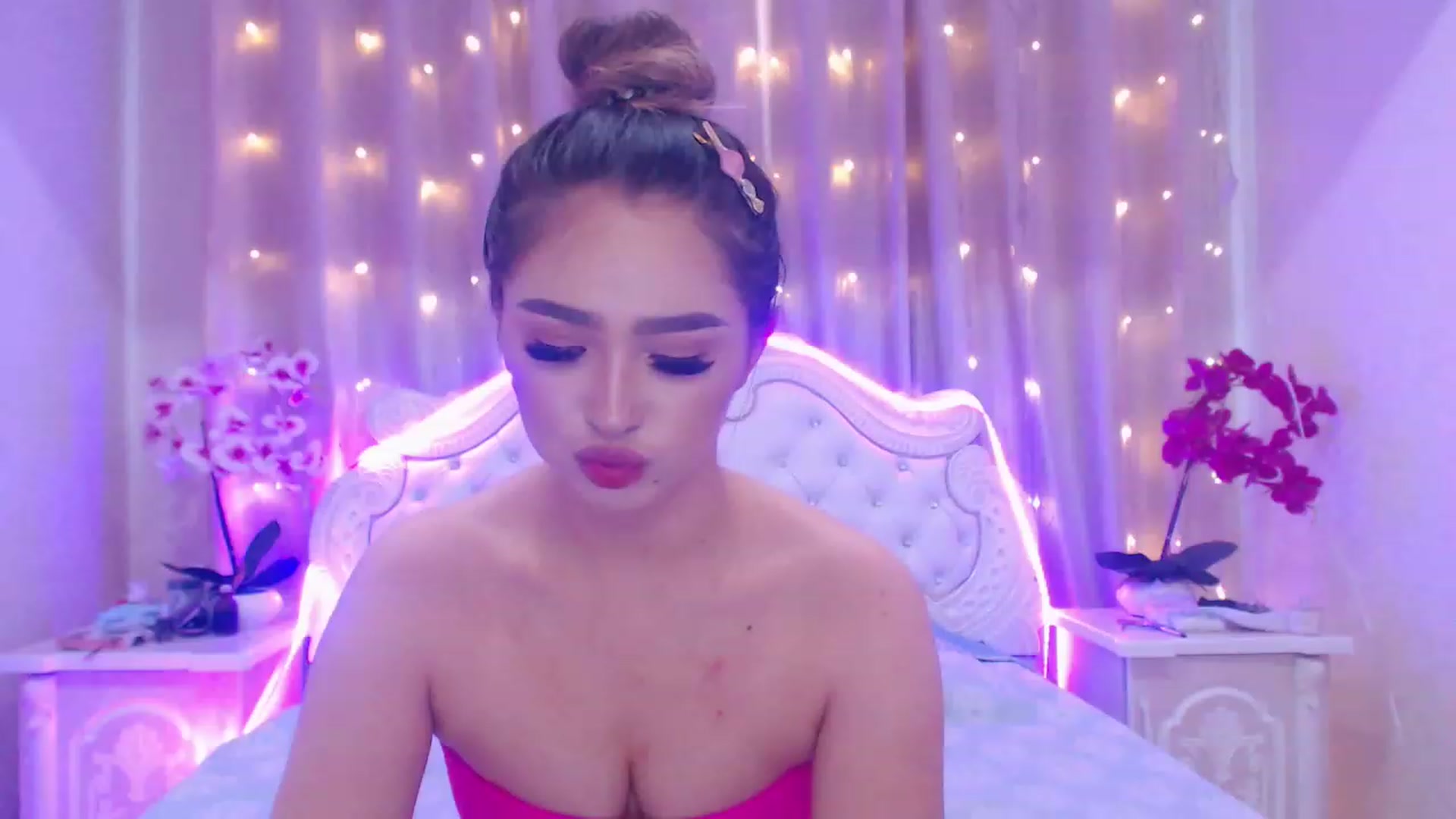 Gallery image thumbnail from MiraKyong's myfreecams stream on, 07/02/2023, 02:53 image 7 of 20