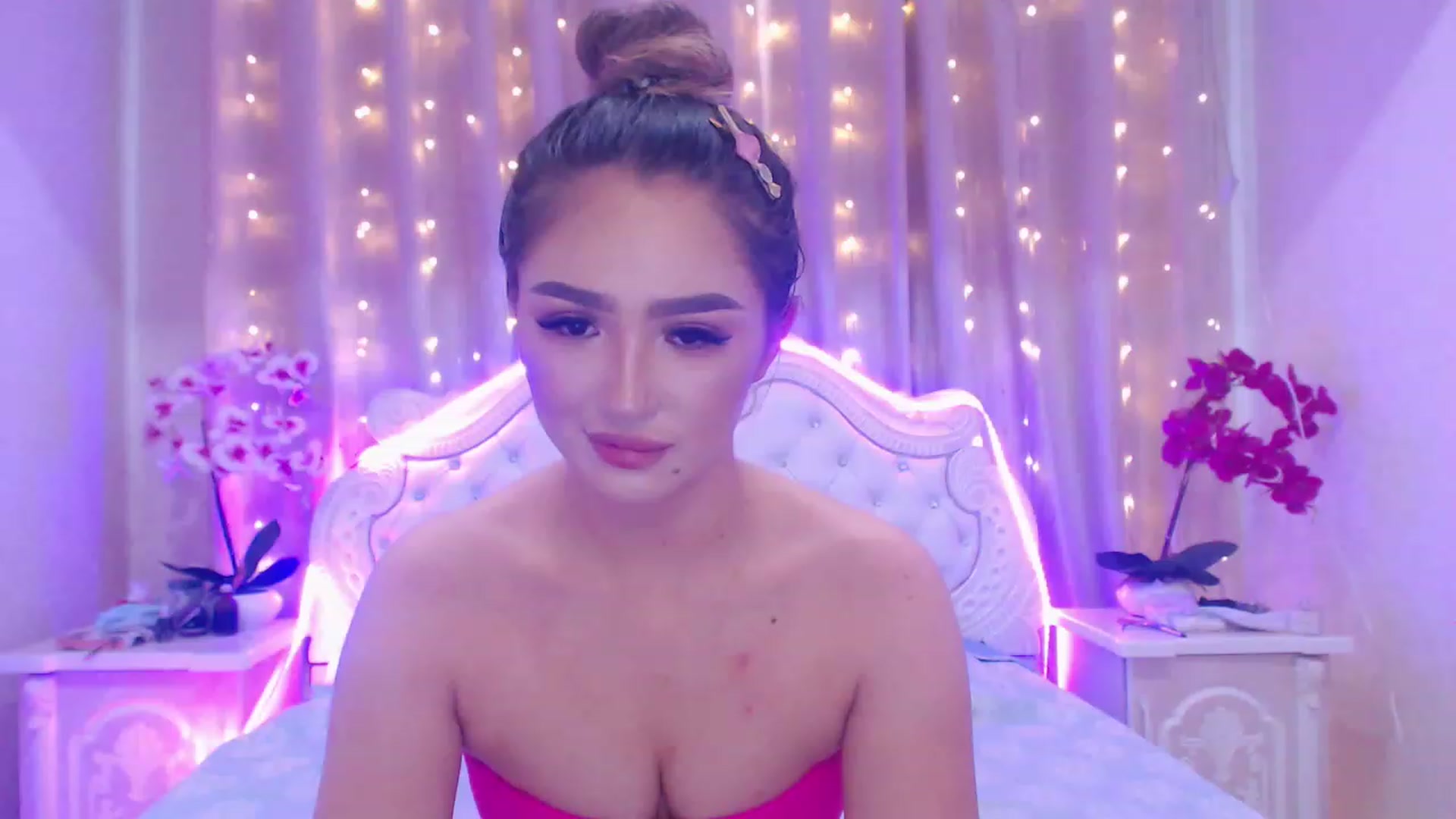 Gallery image thumbnail from MiraKyong's myfreecams stream on, 07/02/2023, 02:53 image 6 of 20
