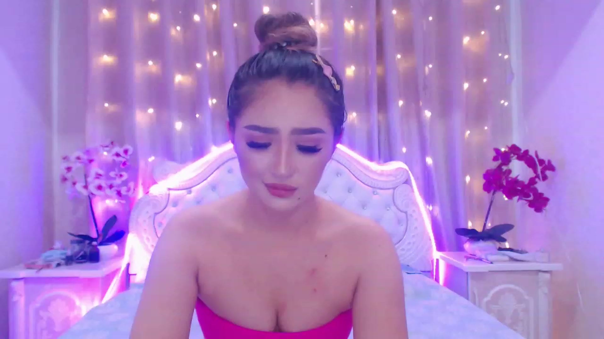 Gallery image thumbnail from MiraKyong's myfreecams stream on, 07/02/2023, 02:53 image 3 of 20