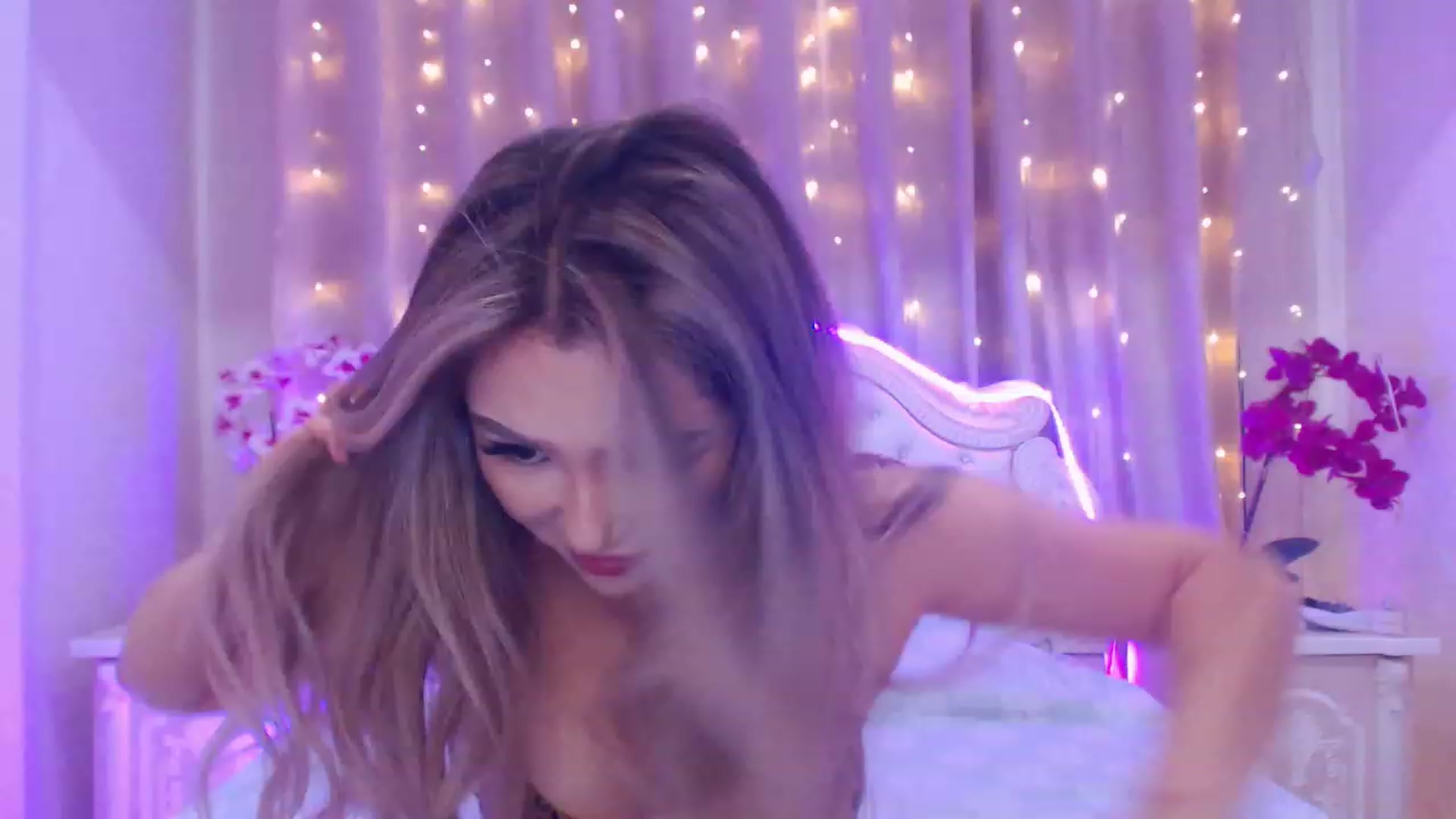 Gallery image thumbnail from MiraKyong's myfreecams stream on, 07/04/2023, 02:50 image 1 of 20