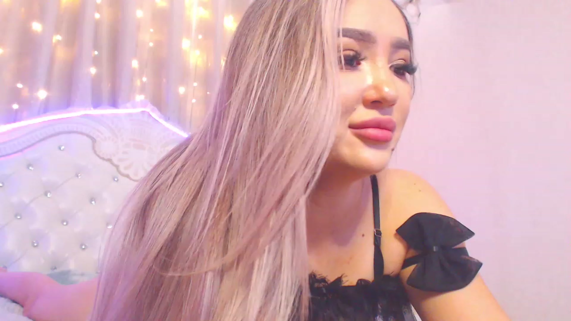 Gallery image thumbnail from MiraKyong's myfreecams stream on, 07/09/2023, 04:37 image 1 of 20