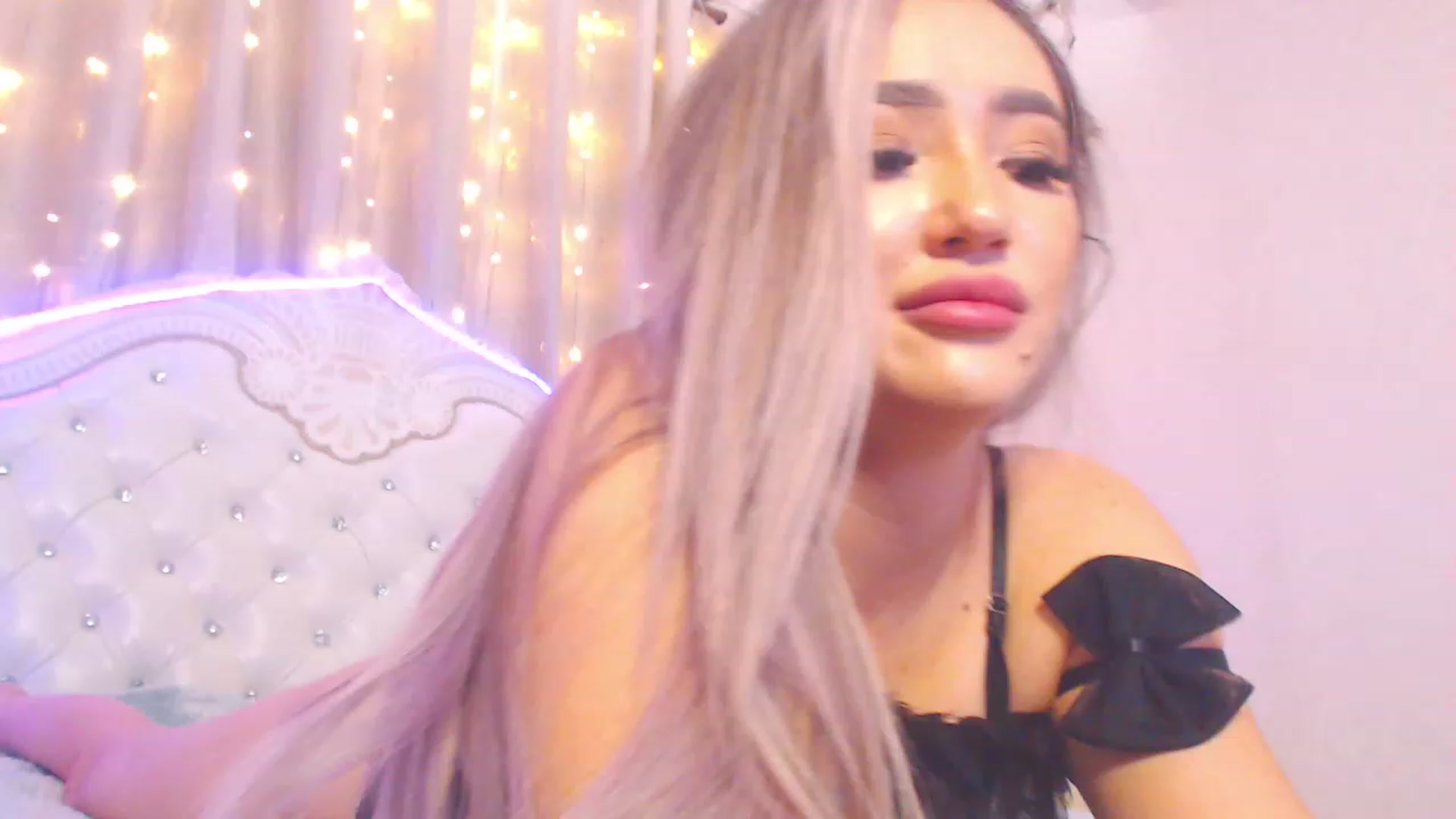 Gallery image thumbnail from MiraKyong's myfreecams stream on, 07/09/2023, 04:37 image 2 of 20