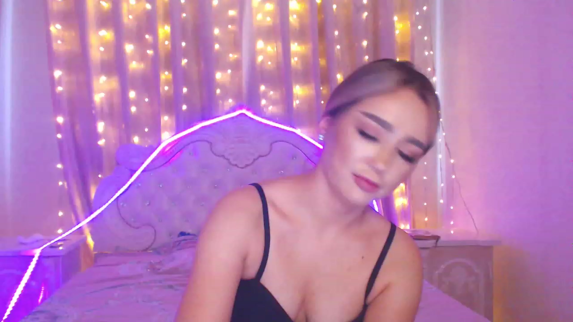 Gallery image thumbnail from MiraKyong's myfreecams stream on, 07/15/2023, 02:54 image 1 of 20