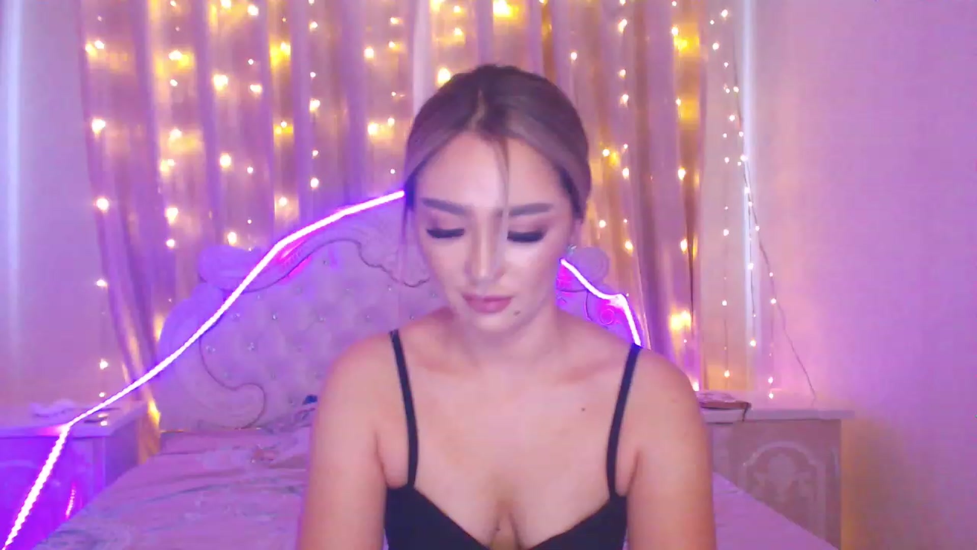 Gallery image thumbnail from MiraKyong's myfreecams stream on, 07/15/2023, 02:54 image 2 of 20