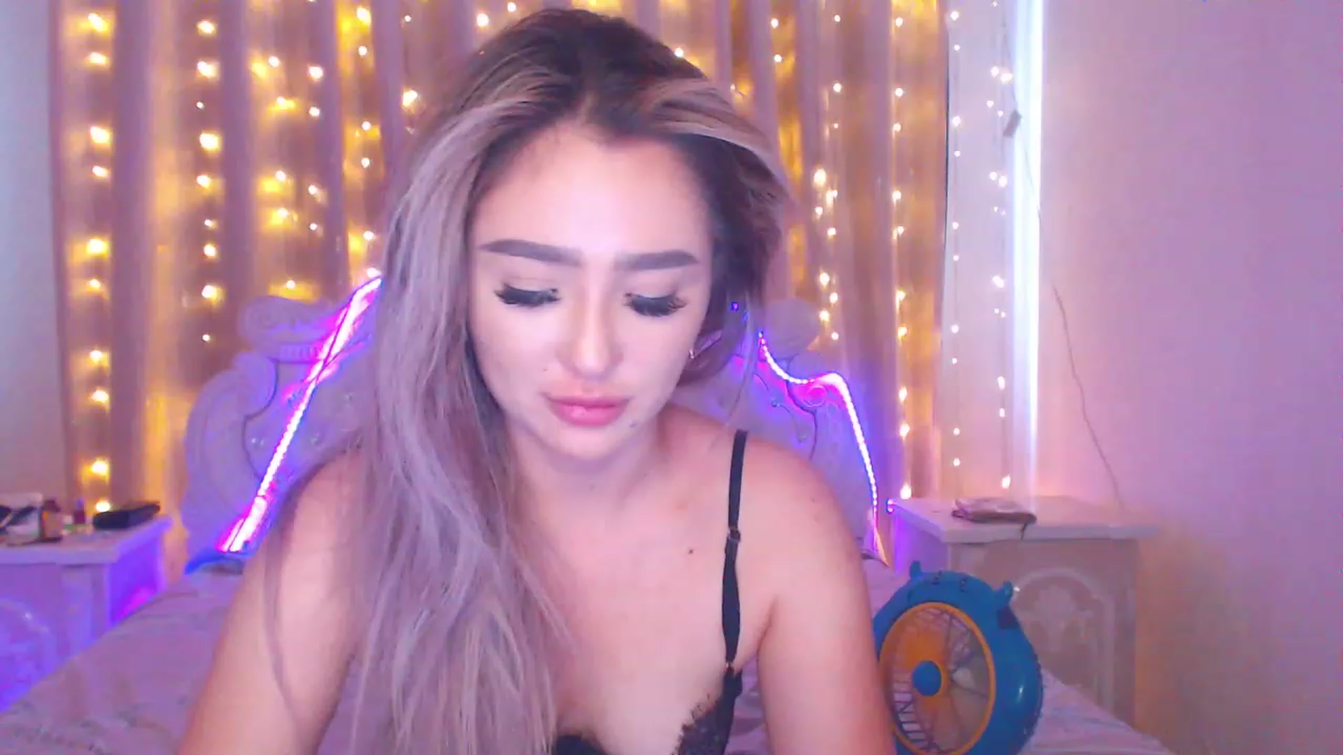 Gallery image thumbnail from MiraKyong's myfreecams stream on, 08/01/2023, 01:32 image 13 of 20