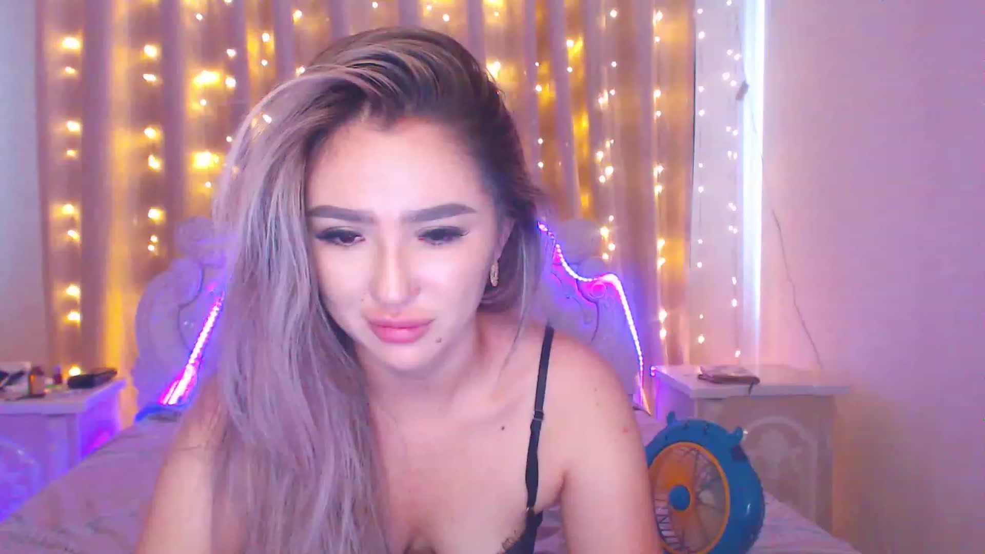 Gallery image thumbnail from MiraKyong's myfreecams stream on, 08/01/2023, 01:32 image 17 of 20