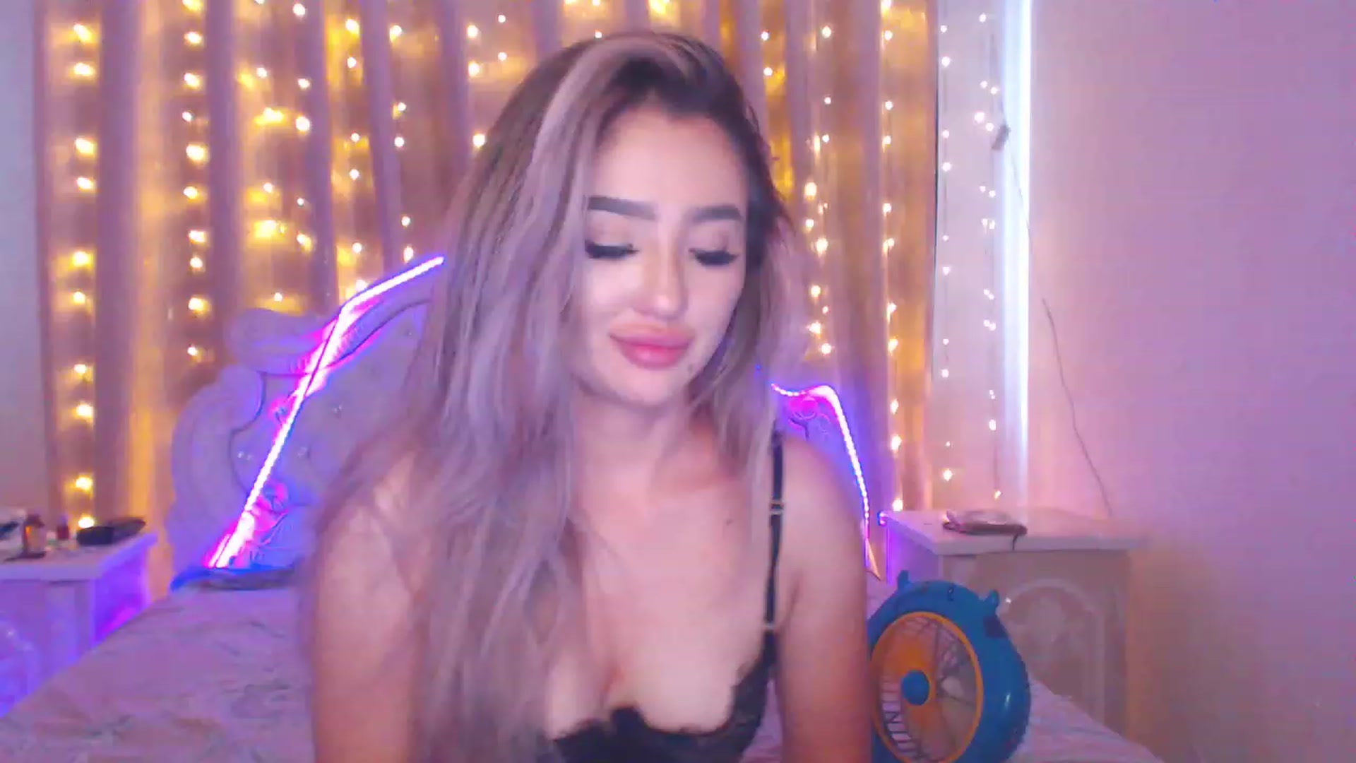 Gallery image thumbnail from MiraKyong's myfreecams stream on, 08/01/2023, 01:32 image 7 of 20