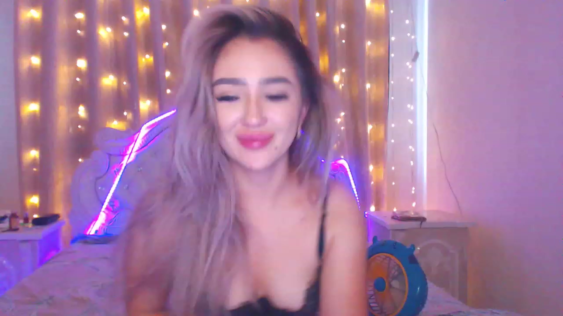 Gallery image thumbnail from MiraKyong's myfreecams stream on, 08/01/2023, 01:32 image 4 of 20