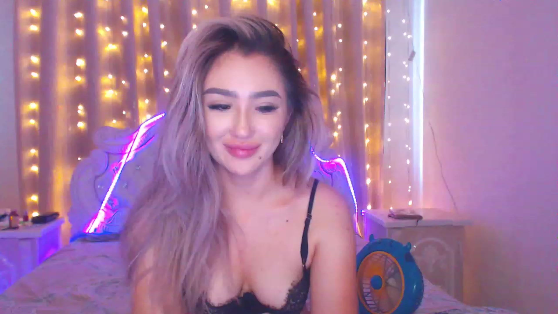 Gallery image thumbnail from MiraKyong's myfreecams stream on, 08/01/2023, 01:32 image 3 of 20