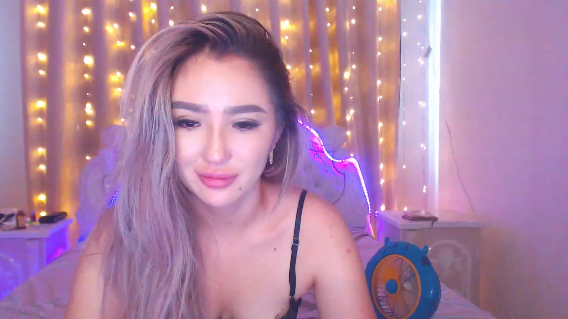 Gallery image thumbnail from MiraKyong's myfreecams stream on, 08/01/2023, 01:32 image 20 of 20