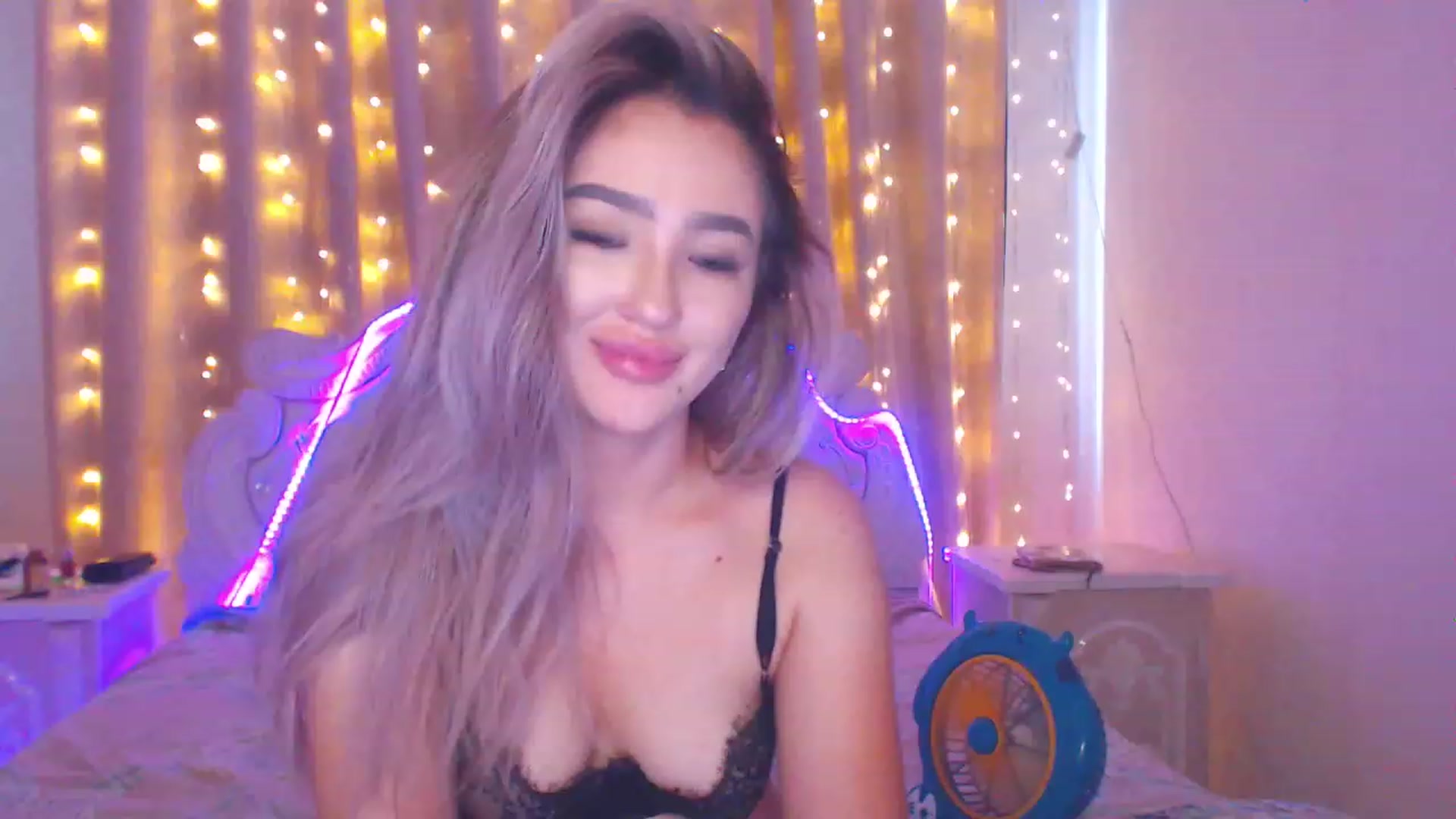 Gallery image thumbnail from MiraKyong's myfreecams stream on, 08/01/2023, 01:32 image 2 of 20