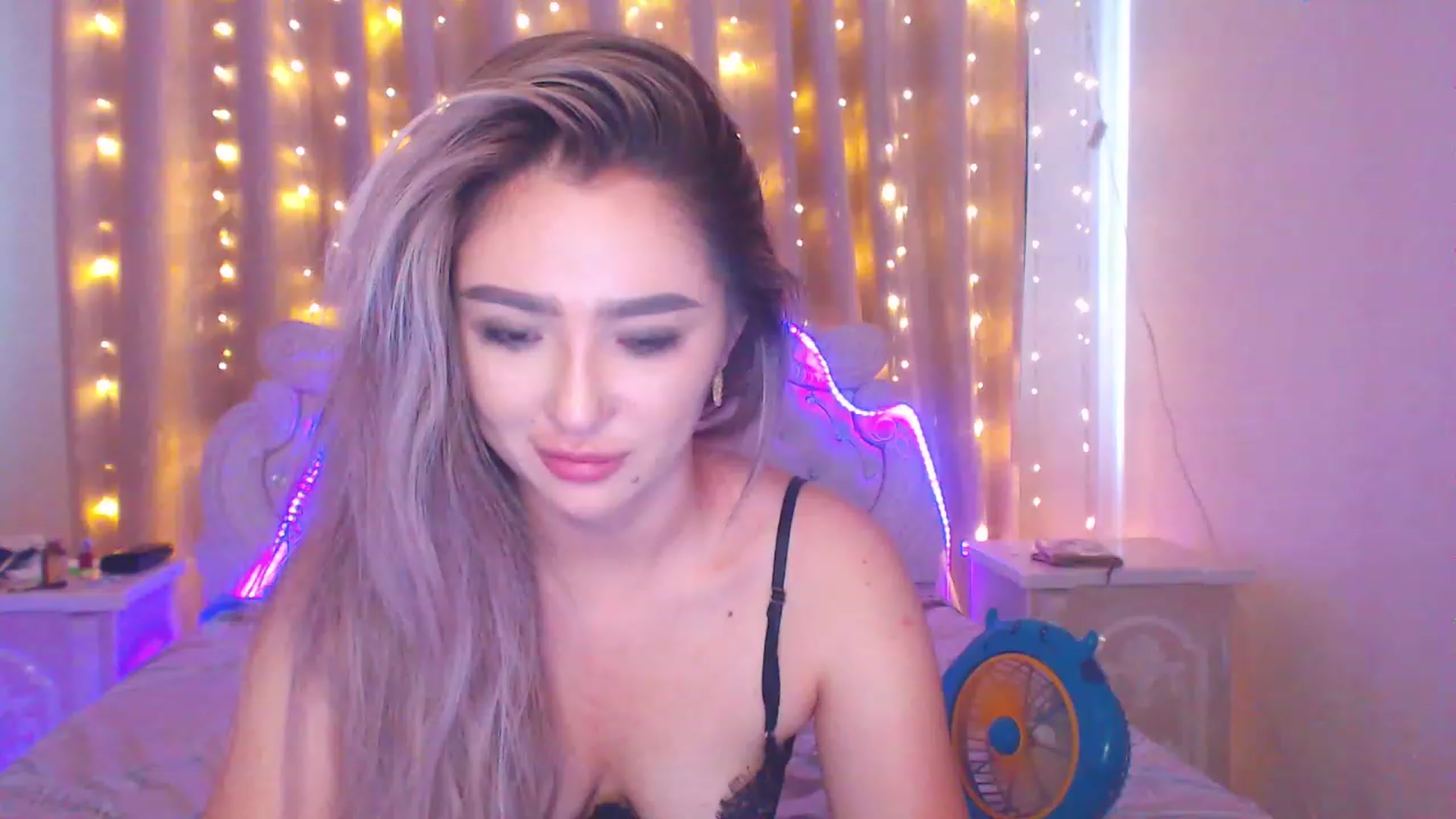Gallery image thumbnail from MiraKyong's myfreecams stream on, 08/01/2023, 01:32 image 14 of 20