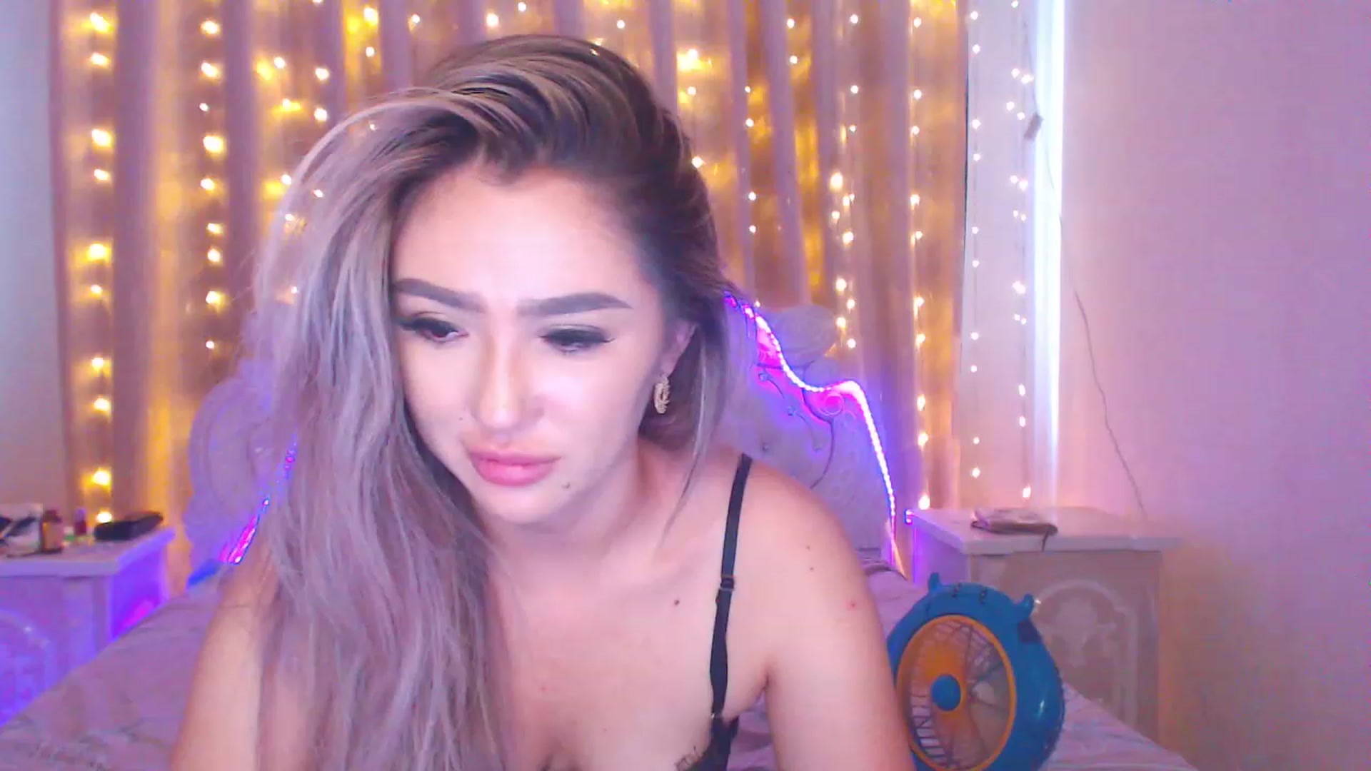 Gallery image thumbnail from MiraKyong's myfreecams stream on, 08/01/2023, 01:32 image 18 of 20