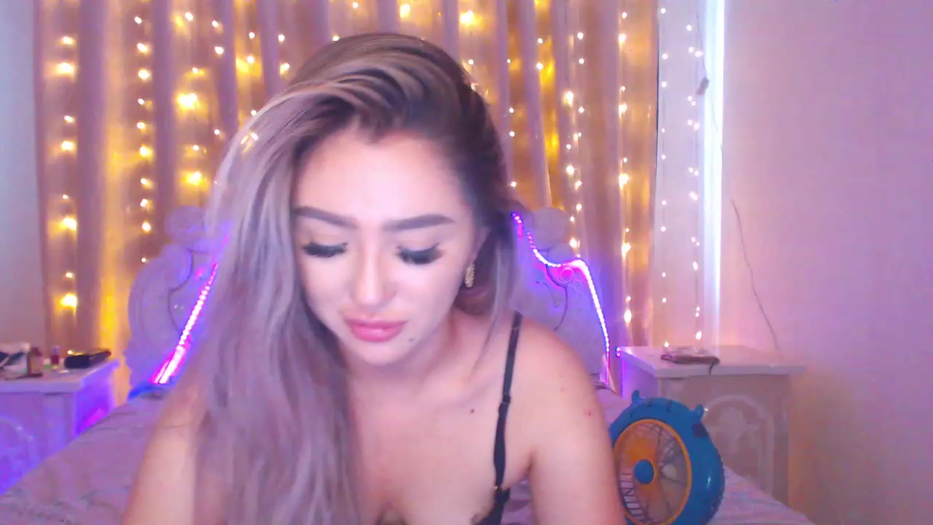 Gallery image thumbnail from MiraKyong's myfreecams stream on, 08/01/2023, 01:32 image 19 of 20