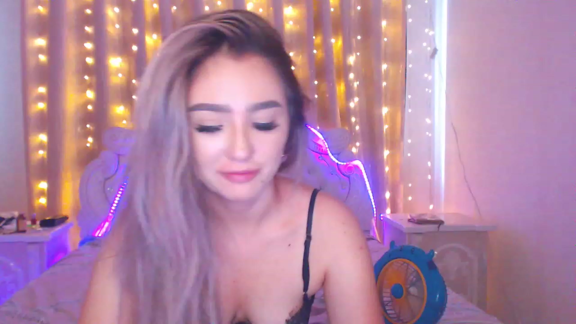 Gallery image thumbnail from MiraKyong's myfreecams stream on, 08/01/2023, 01:32 image 15 of 20
