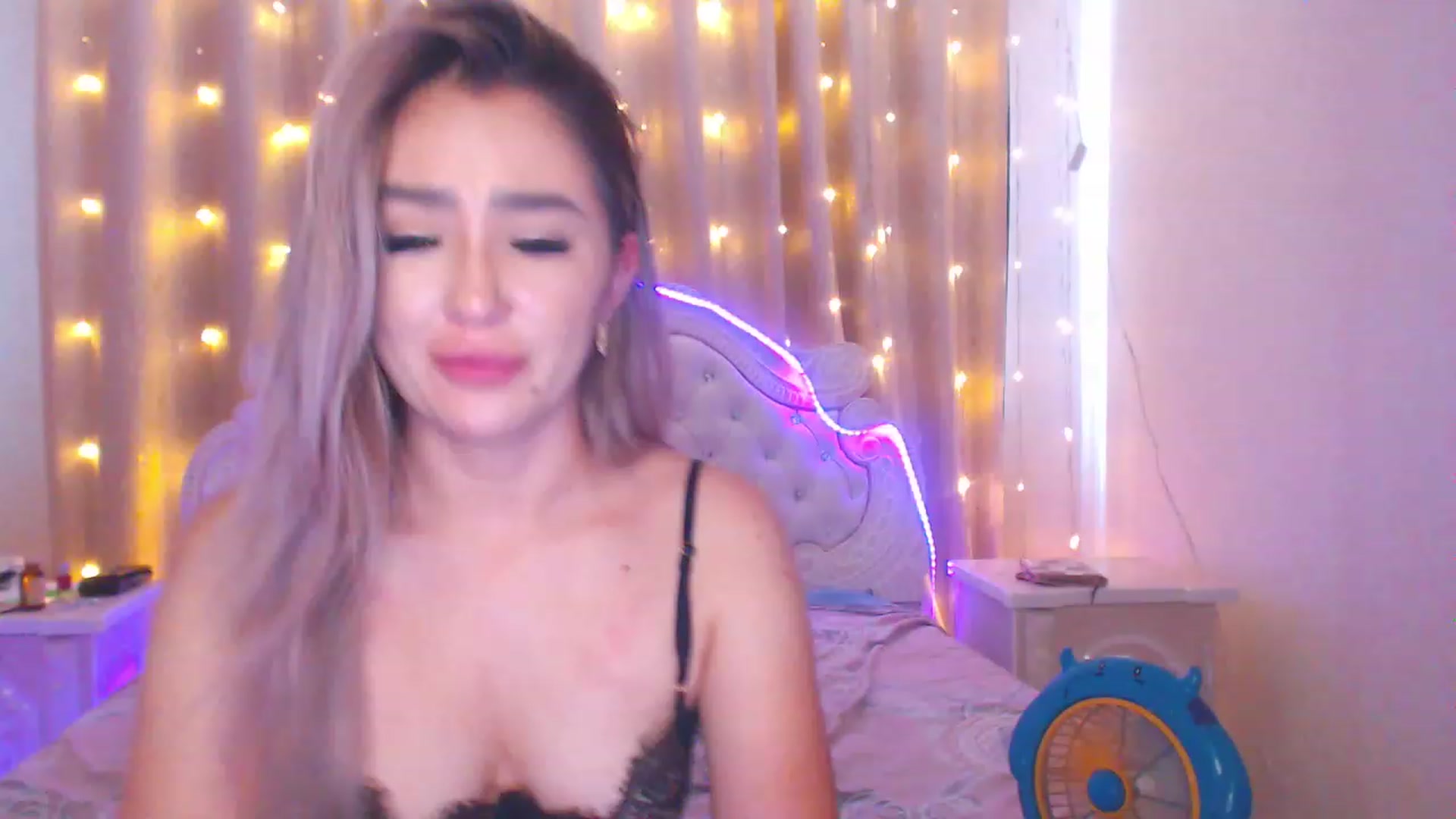 Gallery image thumbnail from MiraKyong's myfreecams stream on, 08/01/2023, 03:41 image 6 of 20