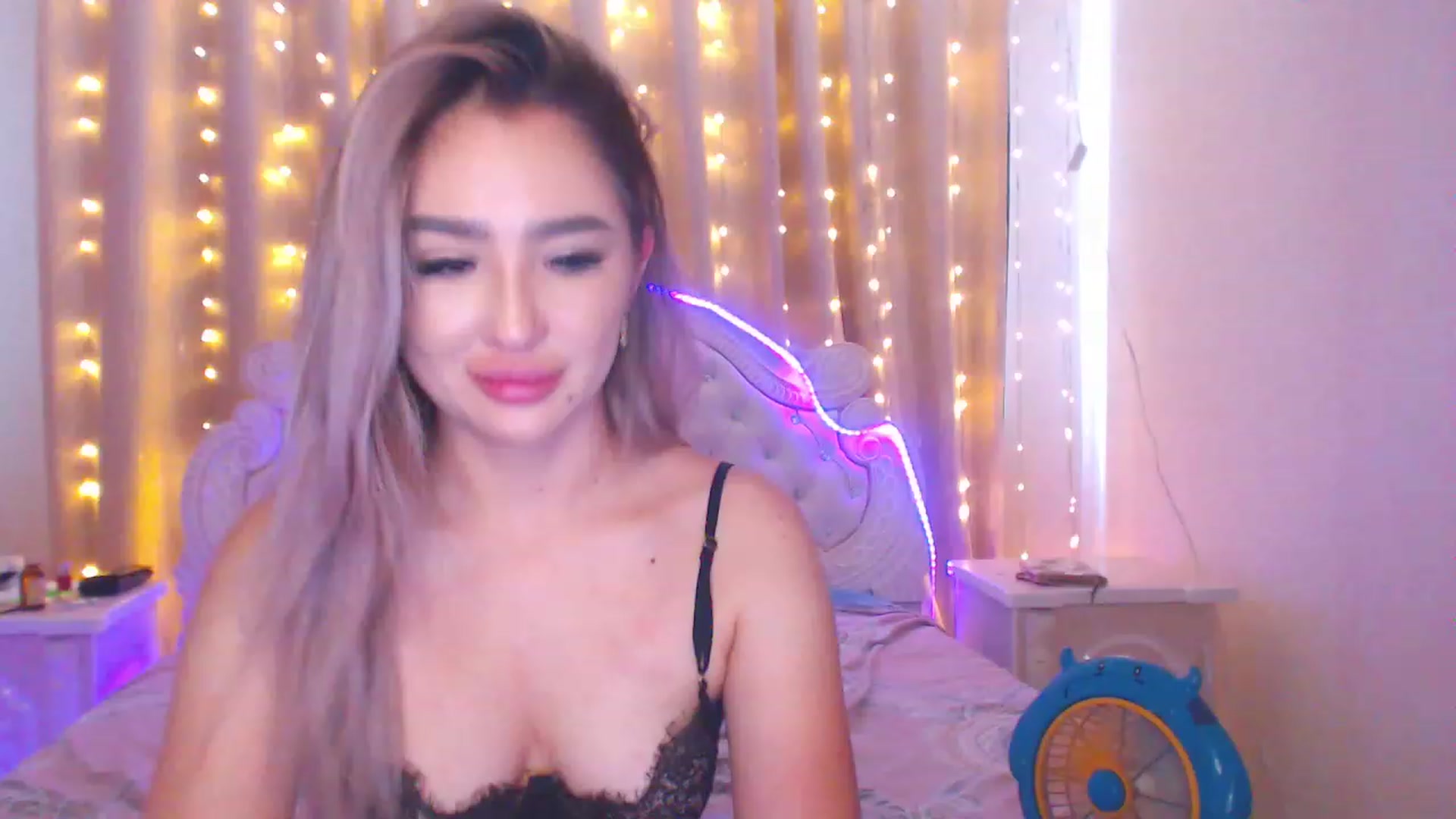 Gallery image thumbnail from MiraKyong's myfreecams stream on, 08/01/2023, 03:41 image 4 of 20