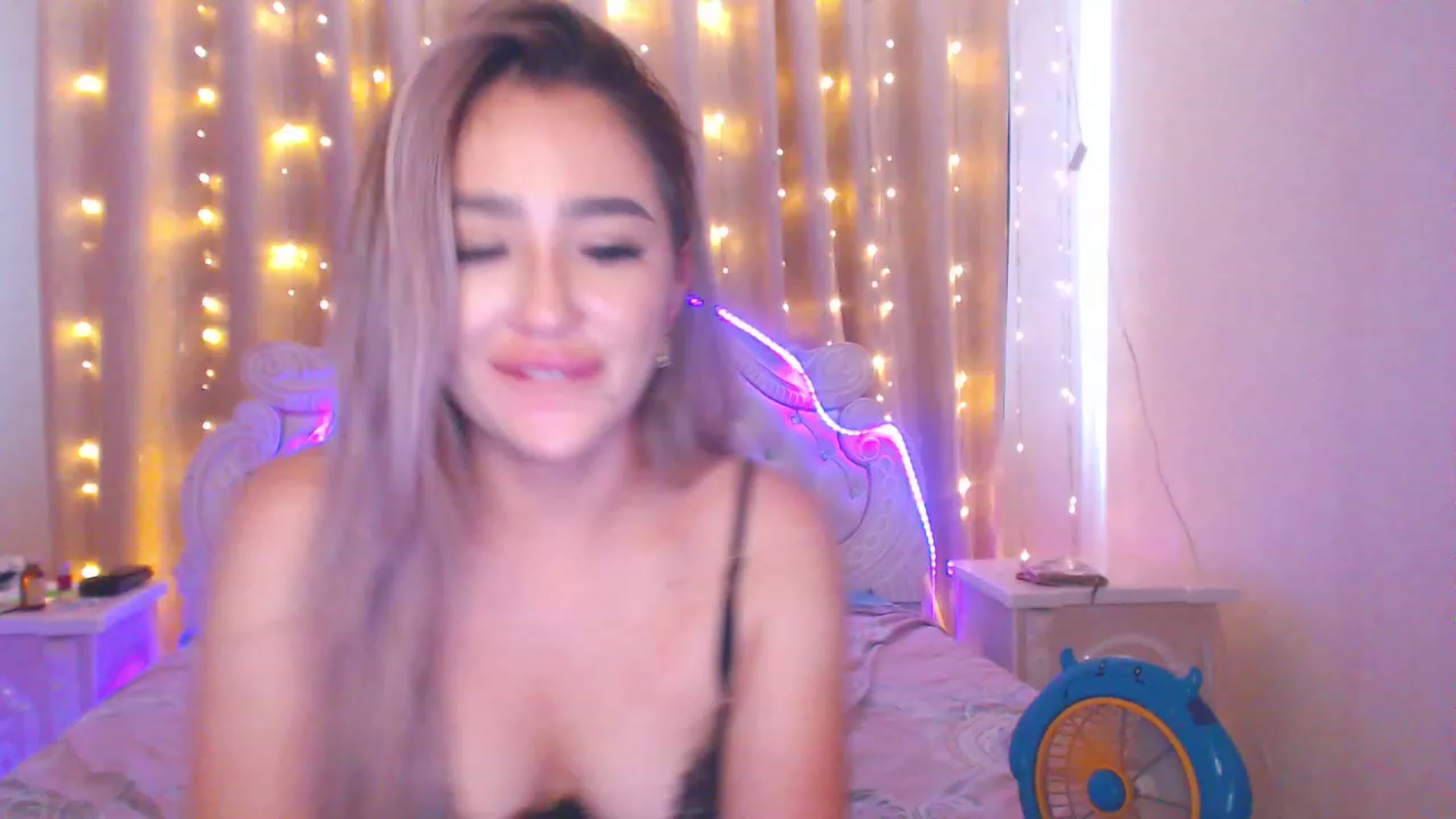 Gallery image thumbnail from MiraKyong's myfreecams stream on, 08/01/2023, 03:41 image 11 of 20