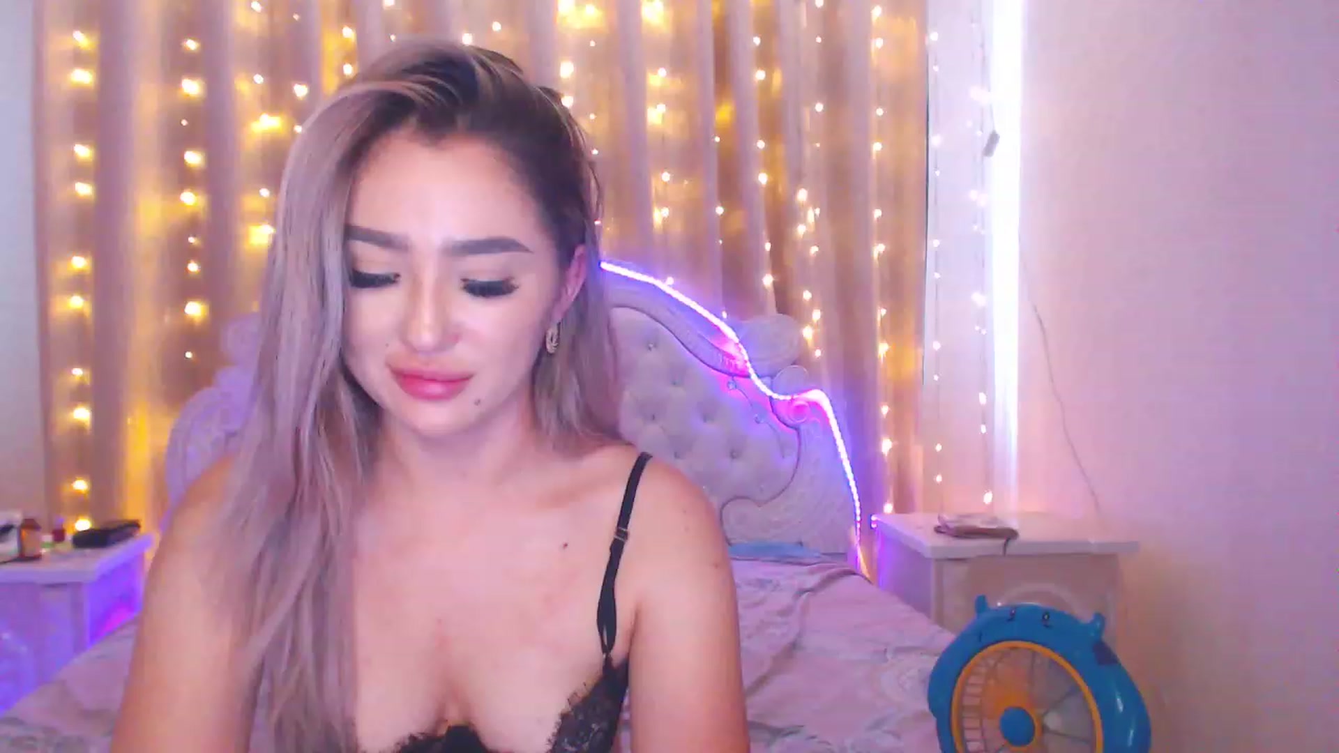 Gallery image thumbnail from MiraKyong's myfreecams stream on, 08/01/2023, 03:41 image 8 of 20