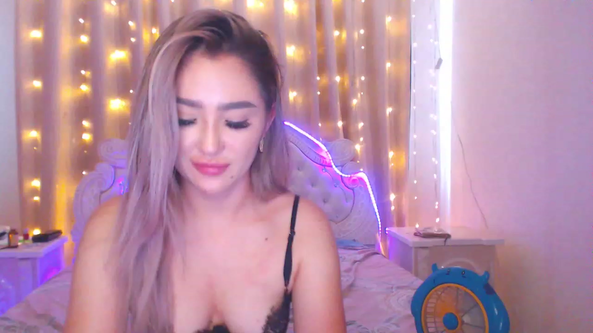 Gallery image thumbnail from MiraKyong's myfreecams stream on, 08/01/2023, 03:41 image 12 of 20