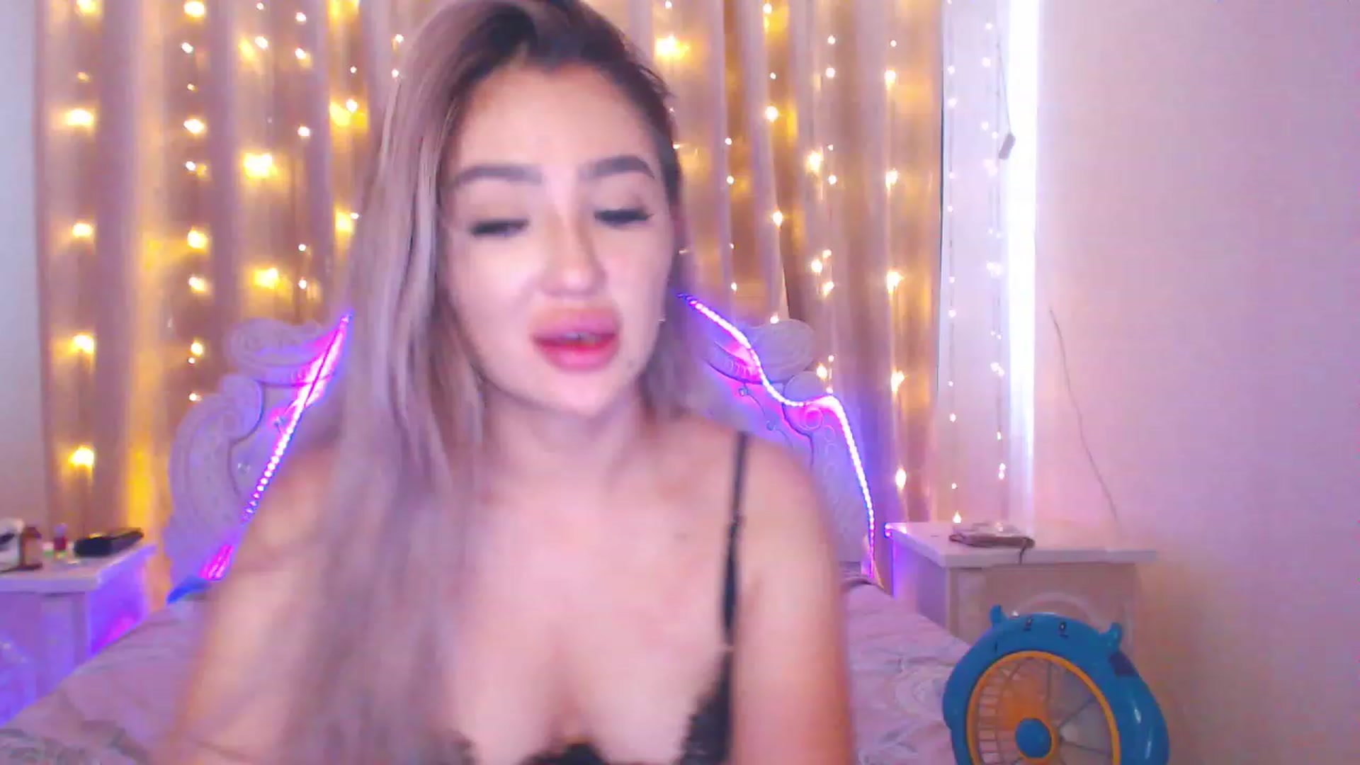 Gallery image thumbnail from MiraKyong's myfreecams stream on, 08/01/2023, 03:41 image 1 of 20