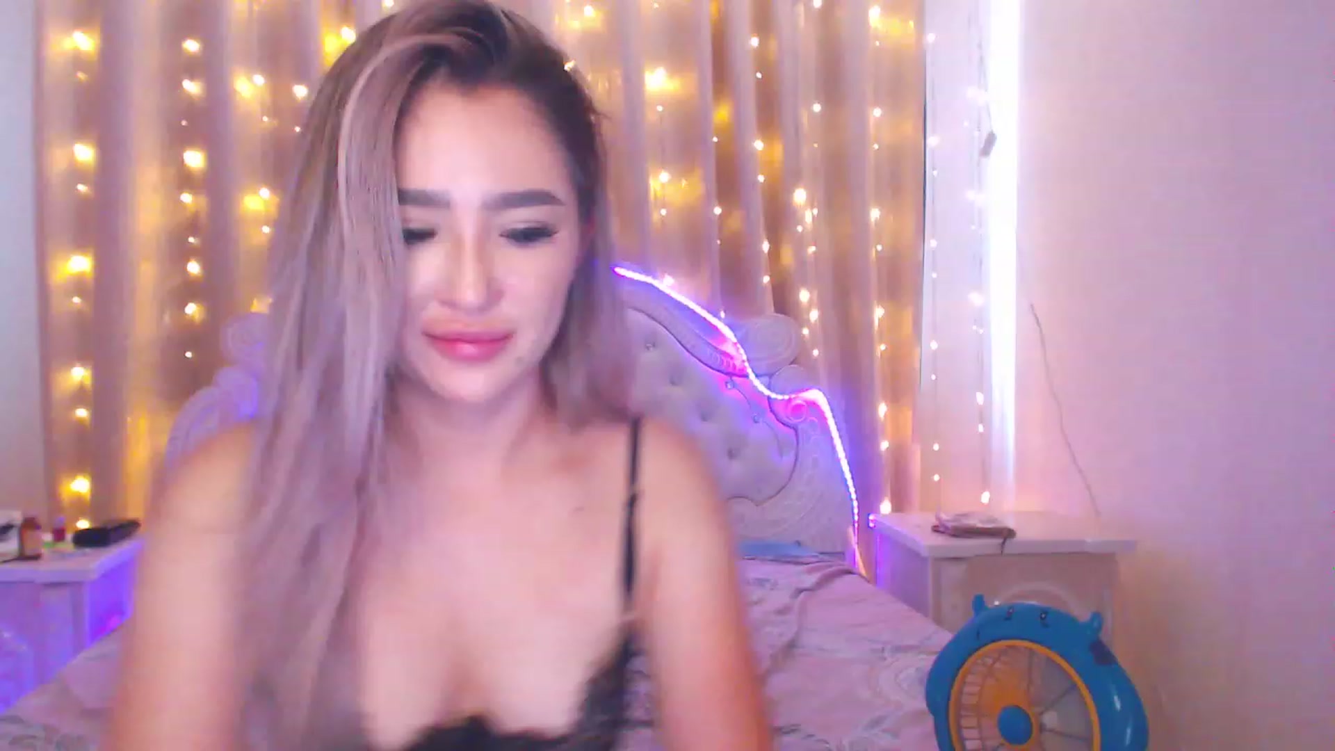 Gallery image thumbnail from MiraKyong's myfreecams stream on, 08/01/2023, 03:41 image 15 of 20