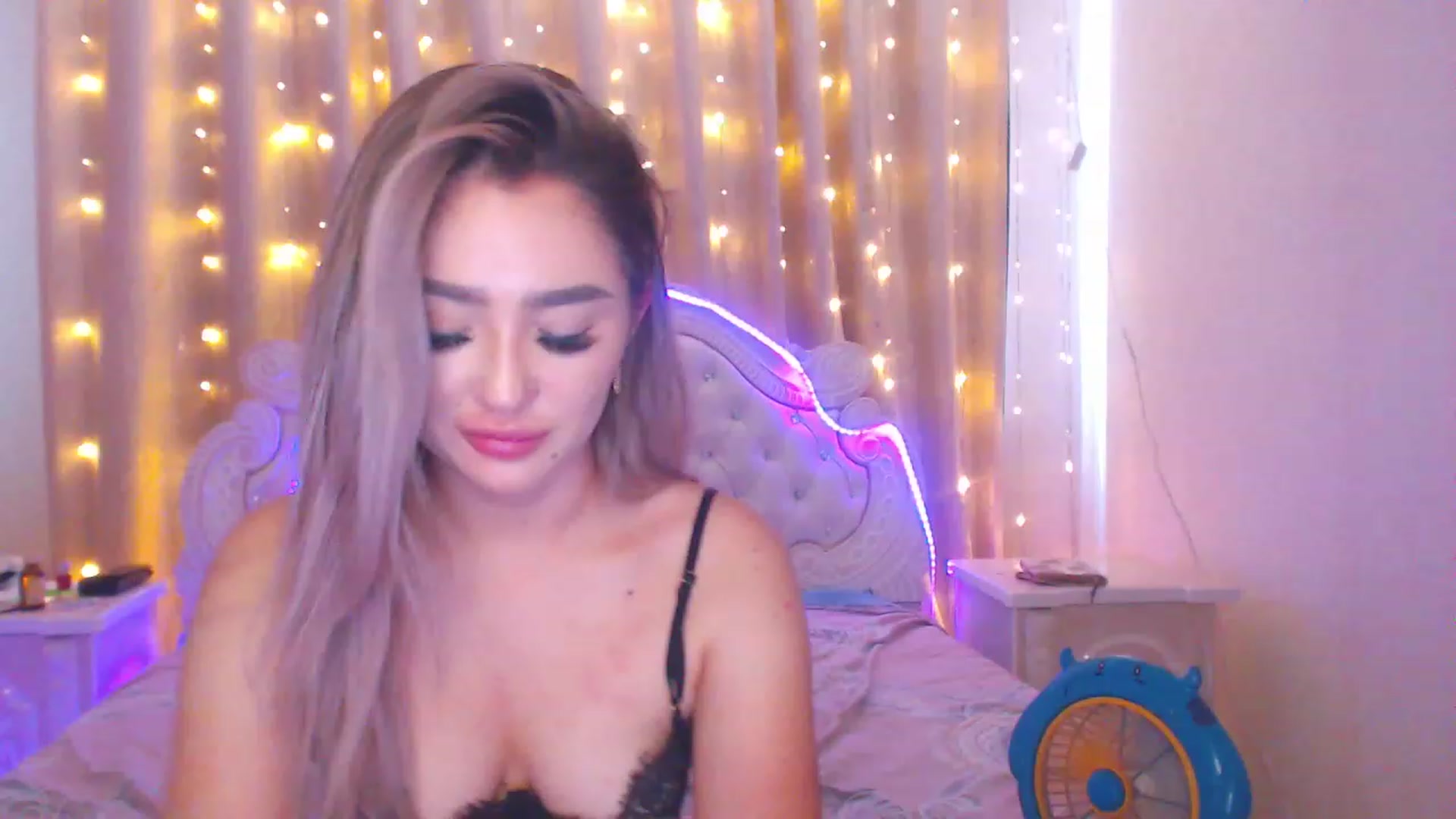 Gallery image thumbnail from MiraKyong's myfreecams stream on, 08/01/2023, 03:41 image 9 of 20