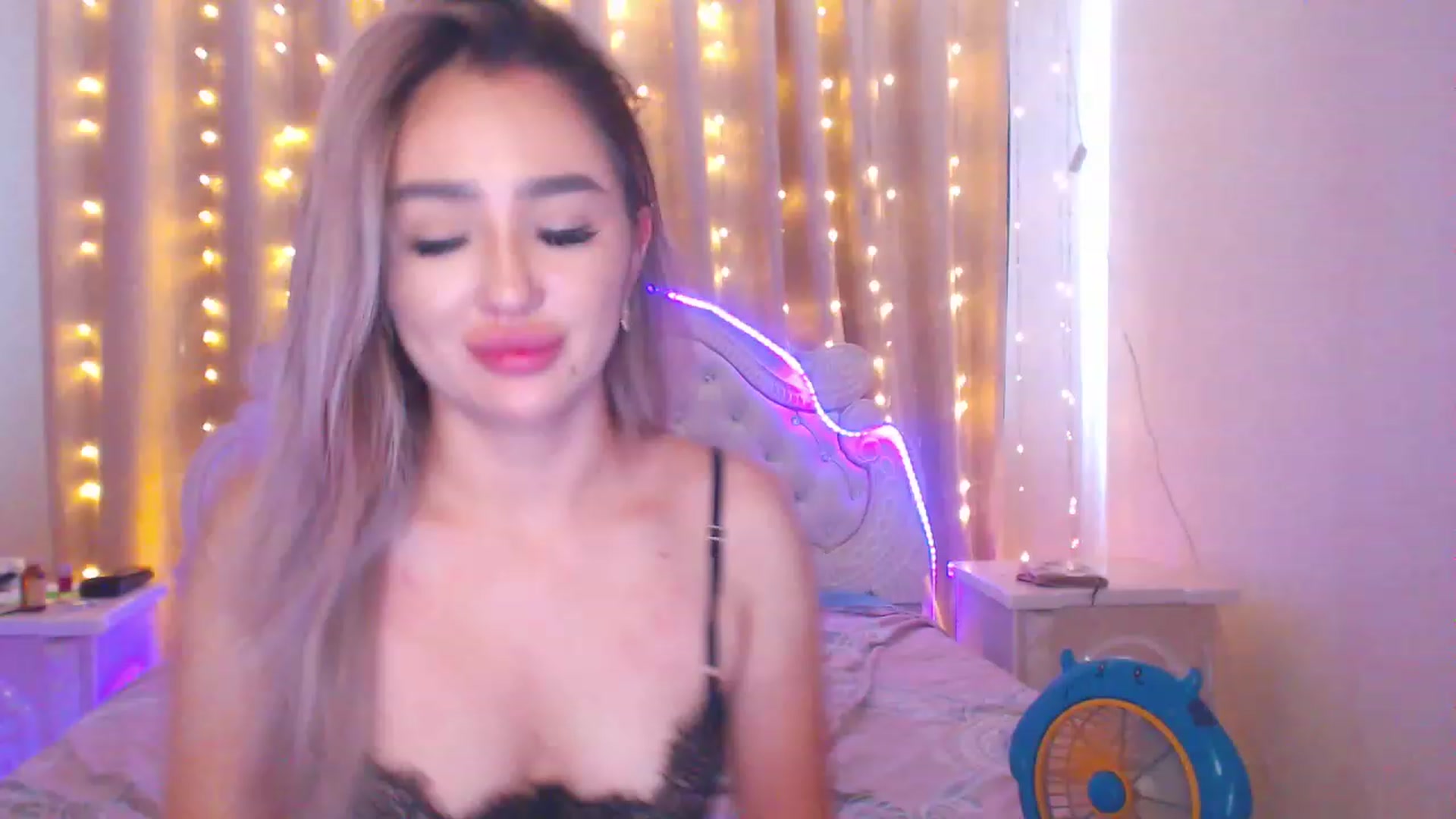 Gallery image thumbnail from MiraKyong's myfreecams stream on, 08/01/2023, 03:41 image 3 of 20
