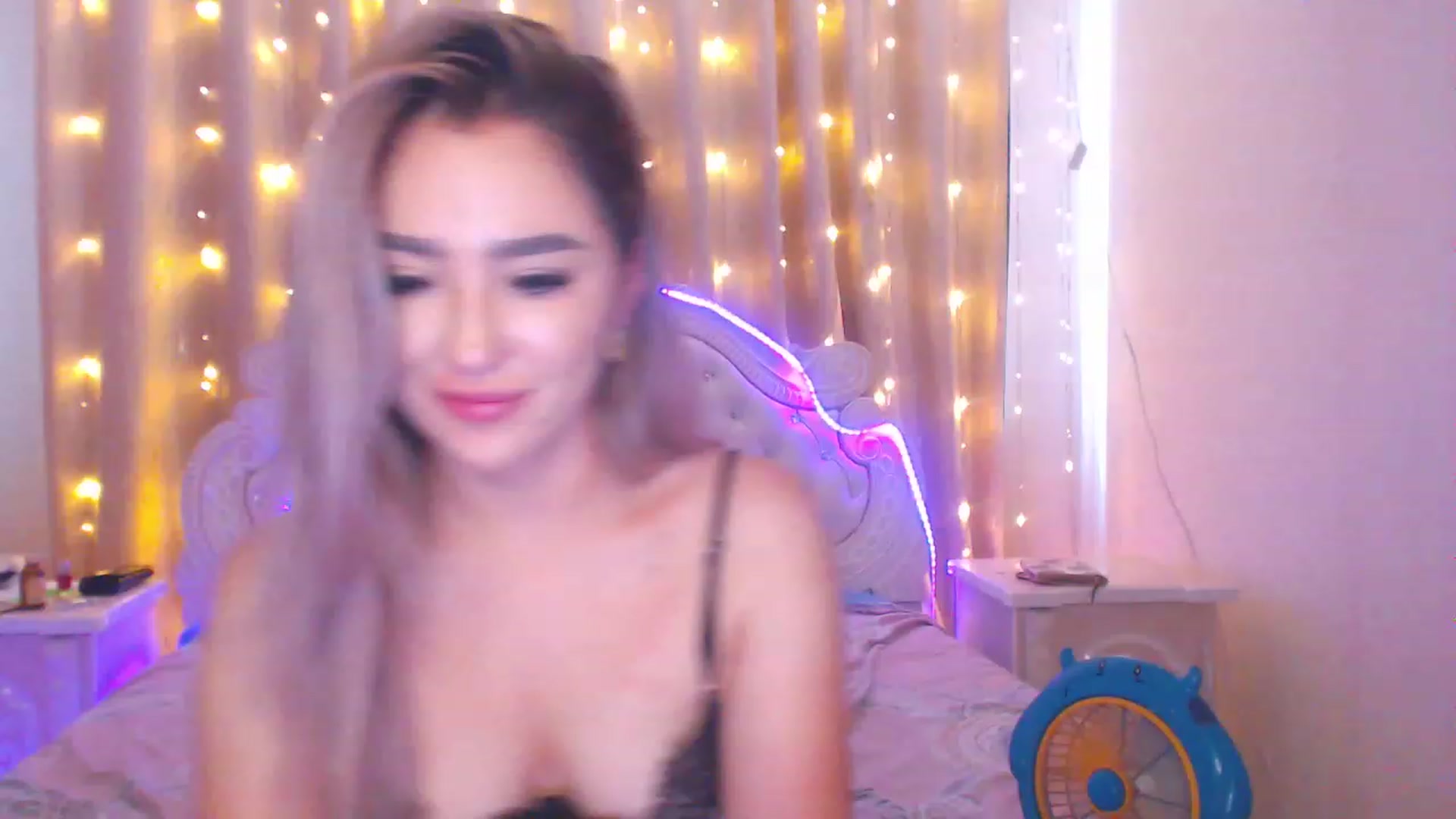 Gallery image thumbnail from MiraKyong's myfreecams stream on, 08/01/2023, 03:41 image 13 of 20