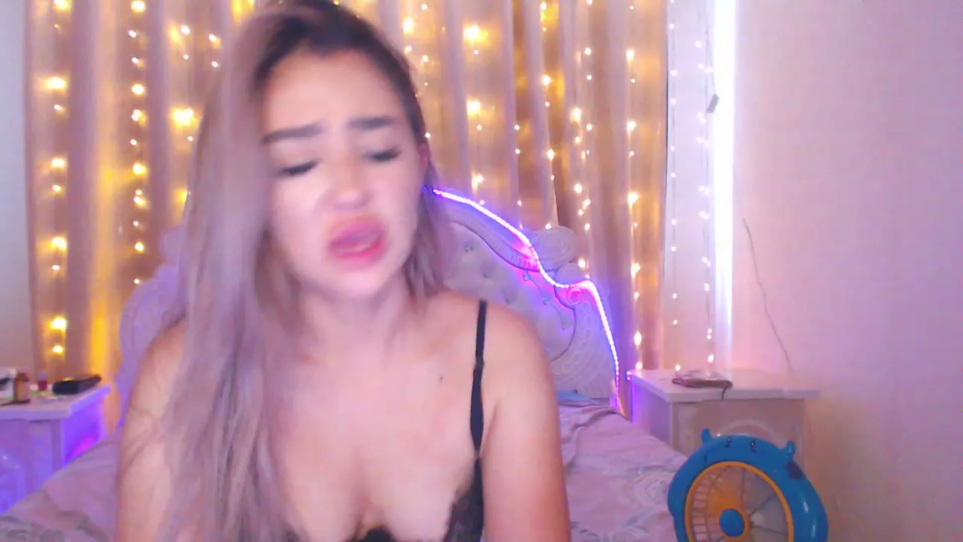 Gallery image thumbnail from MiraKyong's myfreecams stream on, 08/01/2023, 03:41 image 2 of 20