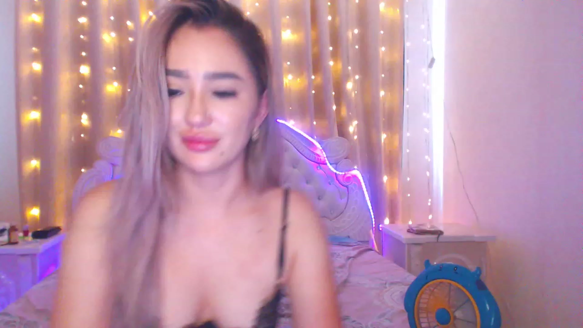 Gallery image thumbnail from MiraKyong's myfreecams stream on, 08/01/2023, 03:41 image 14 of 20